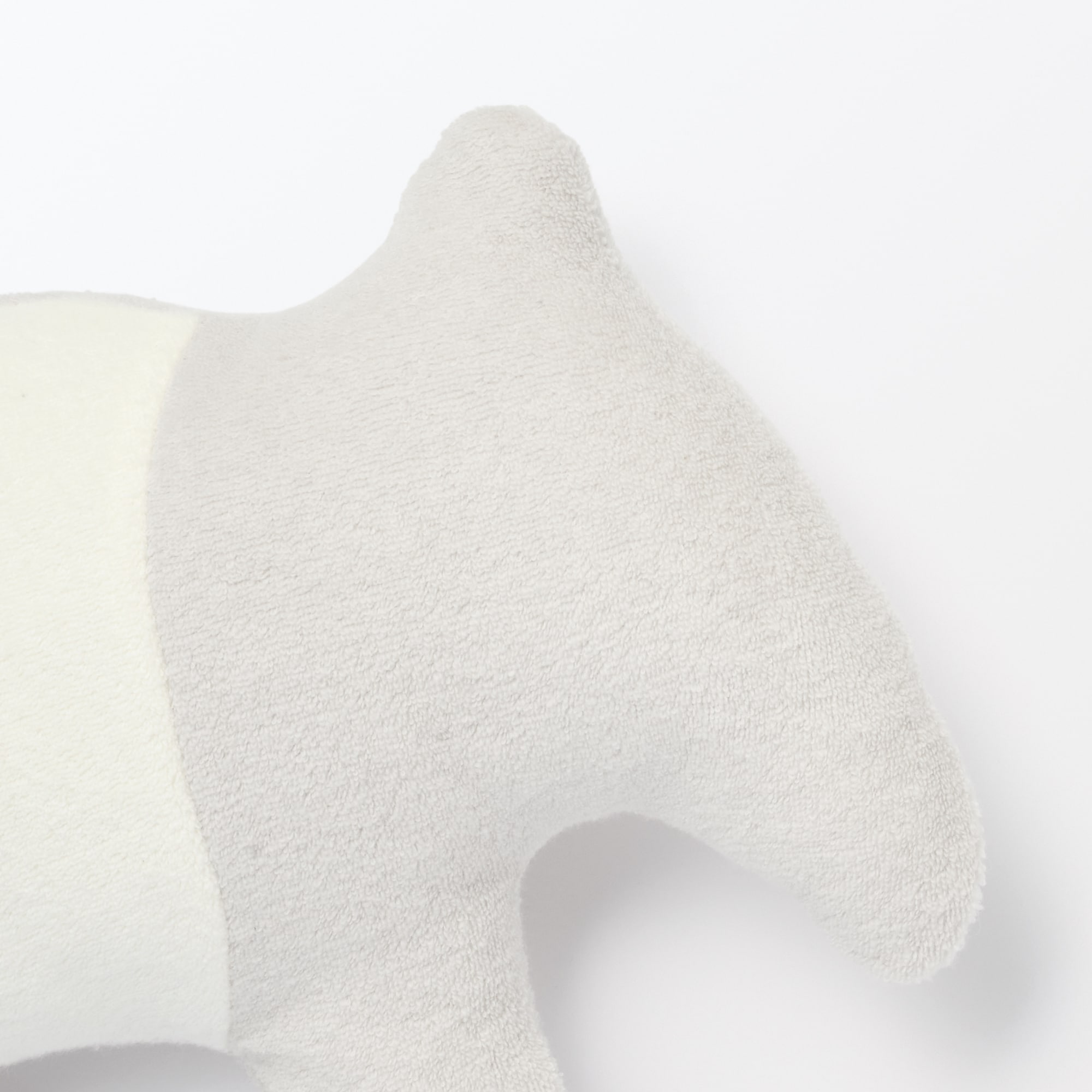 ポケット付き　動物クッション（バク）