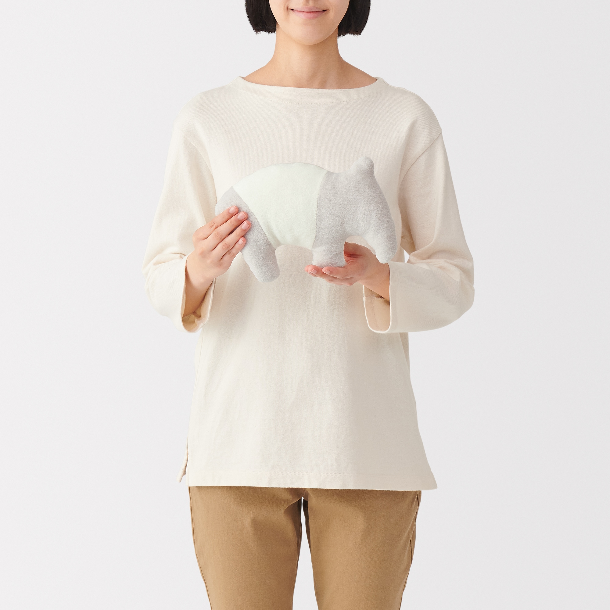 ポケット付き　動物クッション（バク）