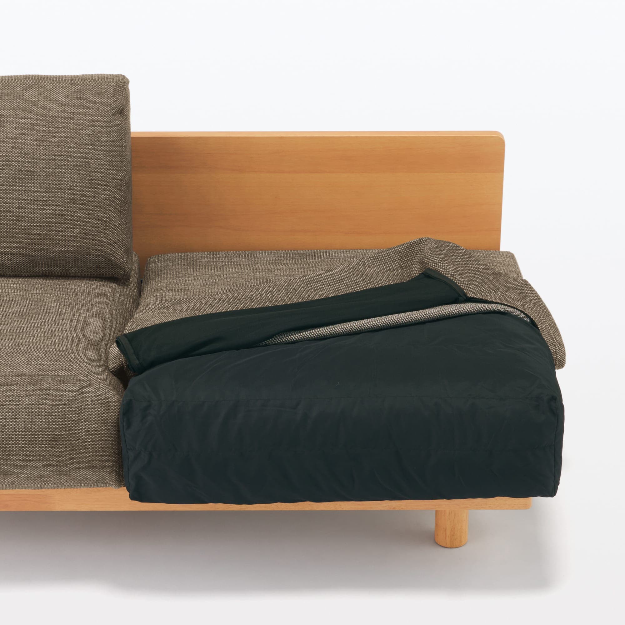 ゆったり座れるアームレスソファ　２シーター　ポリエステル平織　ブラウン