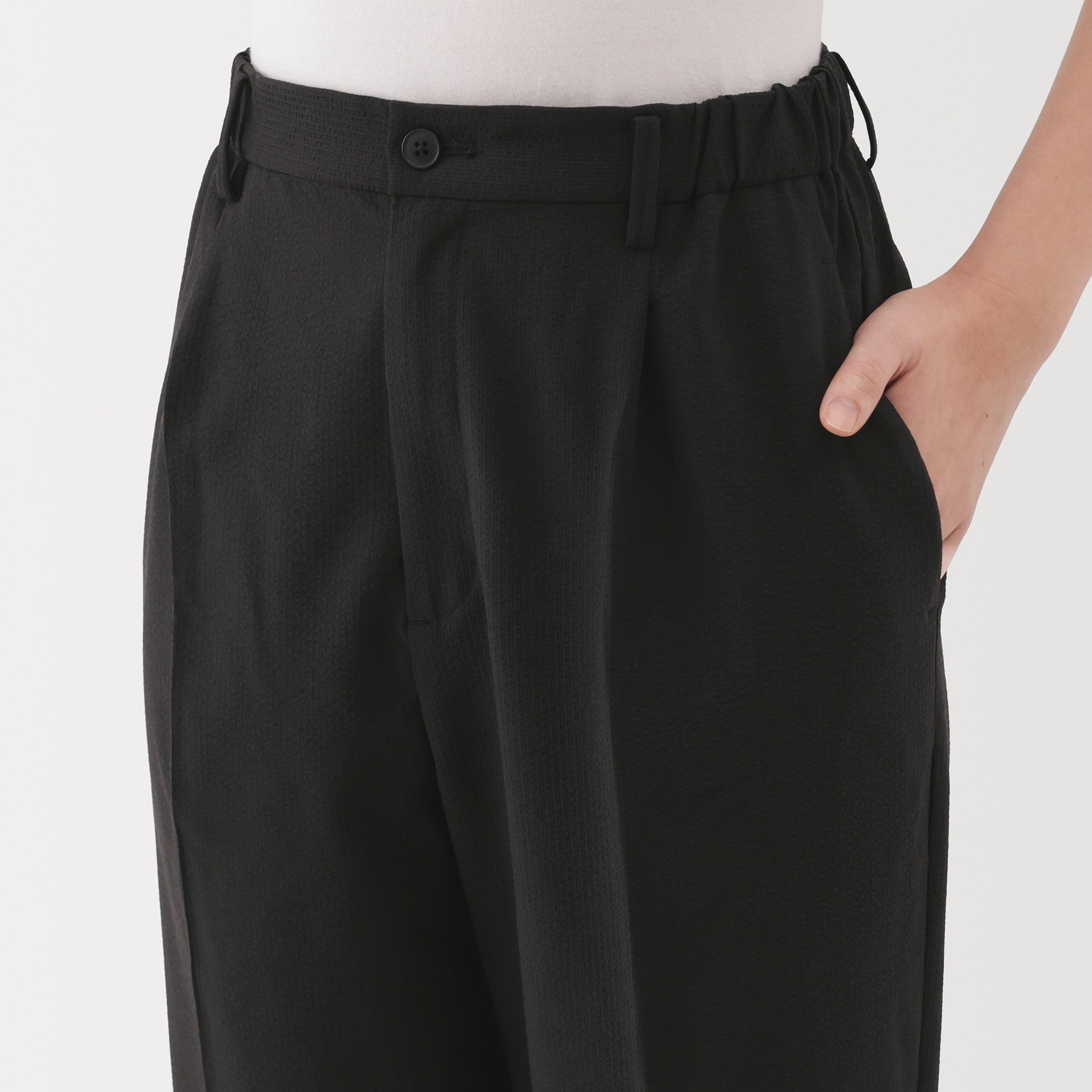 婦人　風を通す　ストレッチサッカーイージーテーパードパンツ