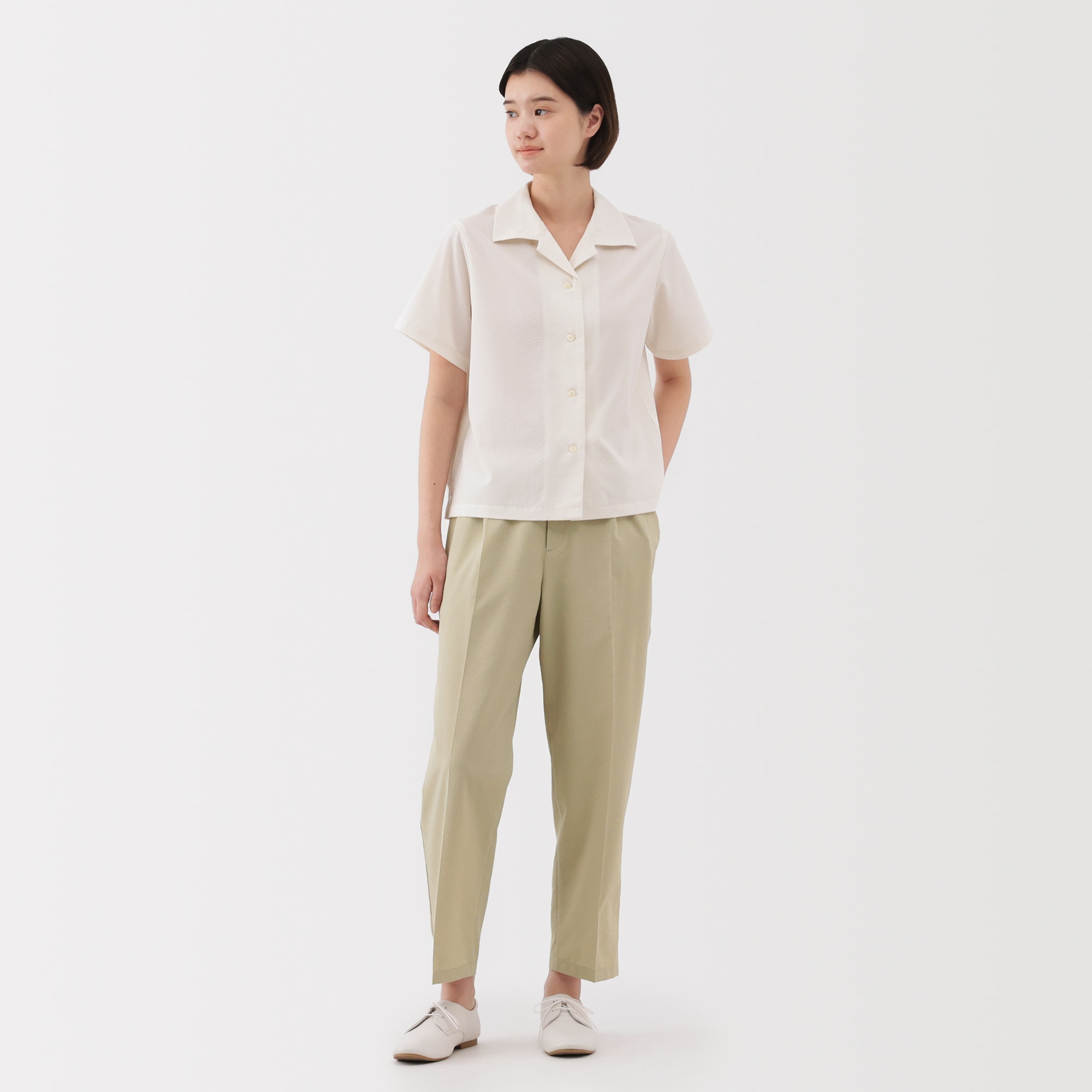 婦人　風を通す　ストレッチサッカーイージーテーパードパンツ