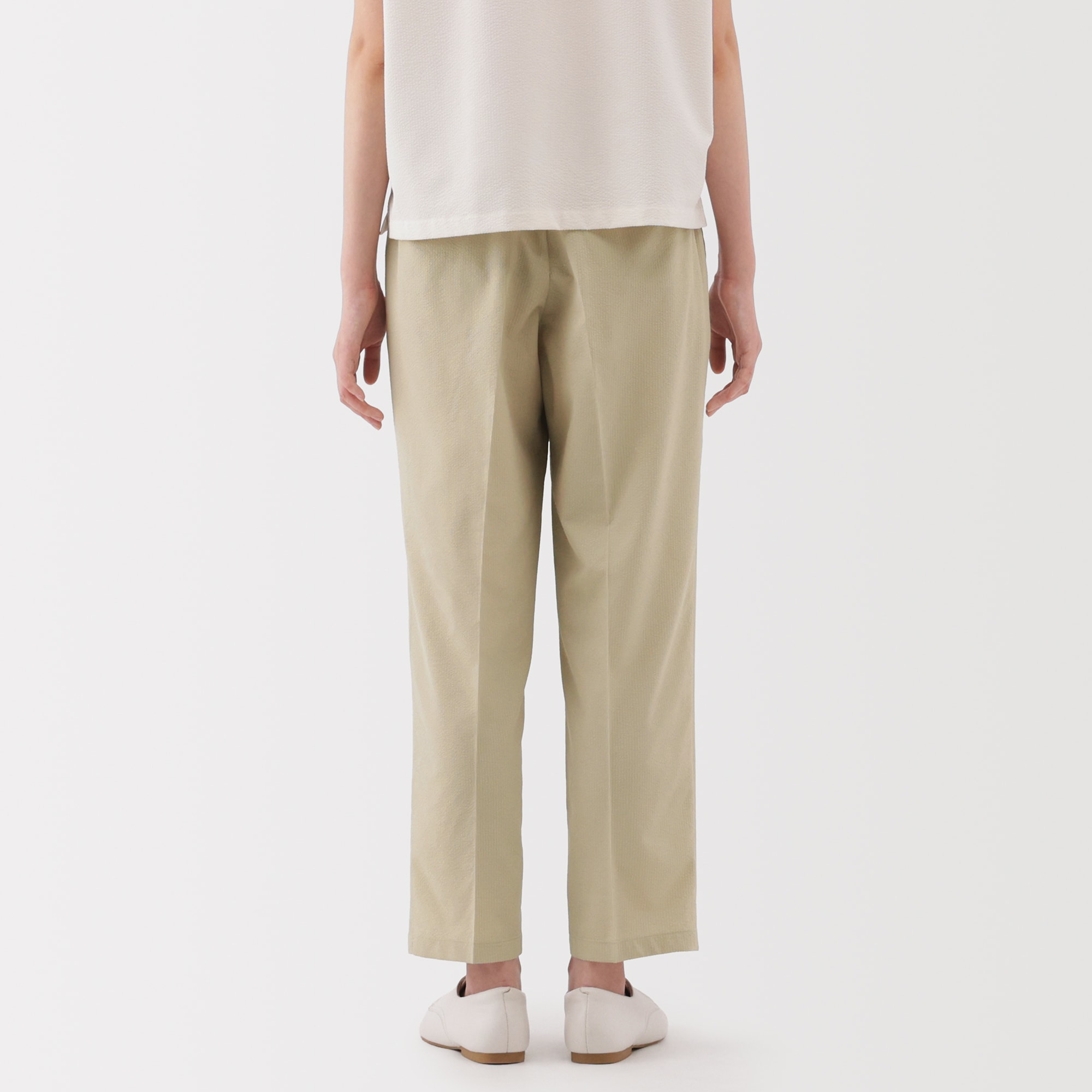 婦人　風を通す　ストレッチサッカーイージーテーパードパンツ