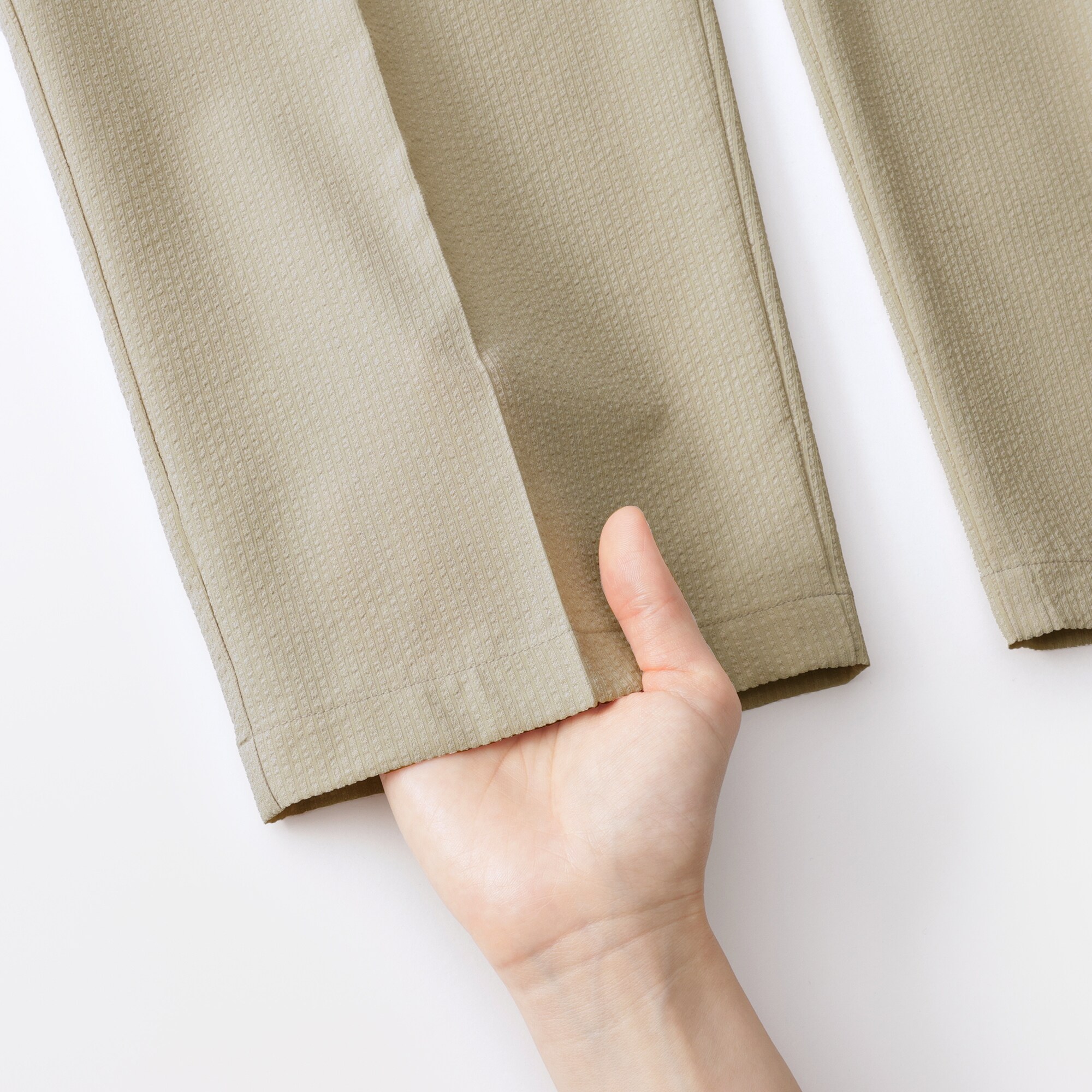 婦人　風を通す　ストレッチサッカーイージーテーパードパンツ