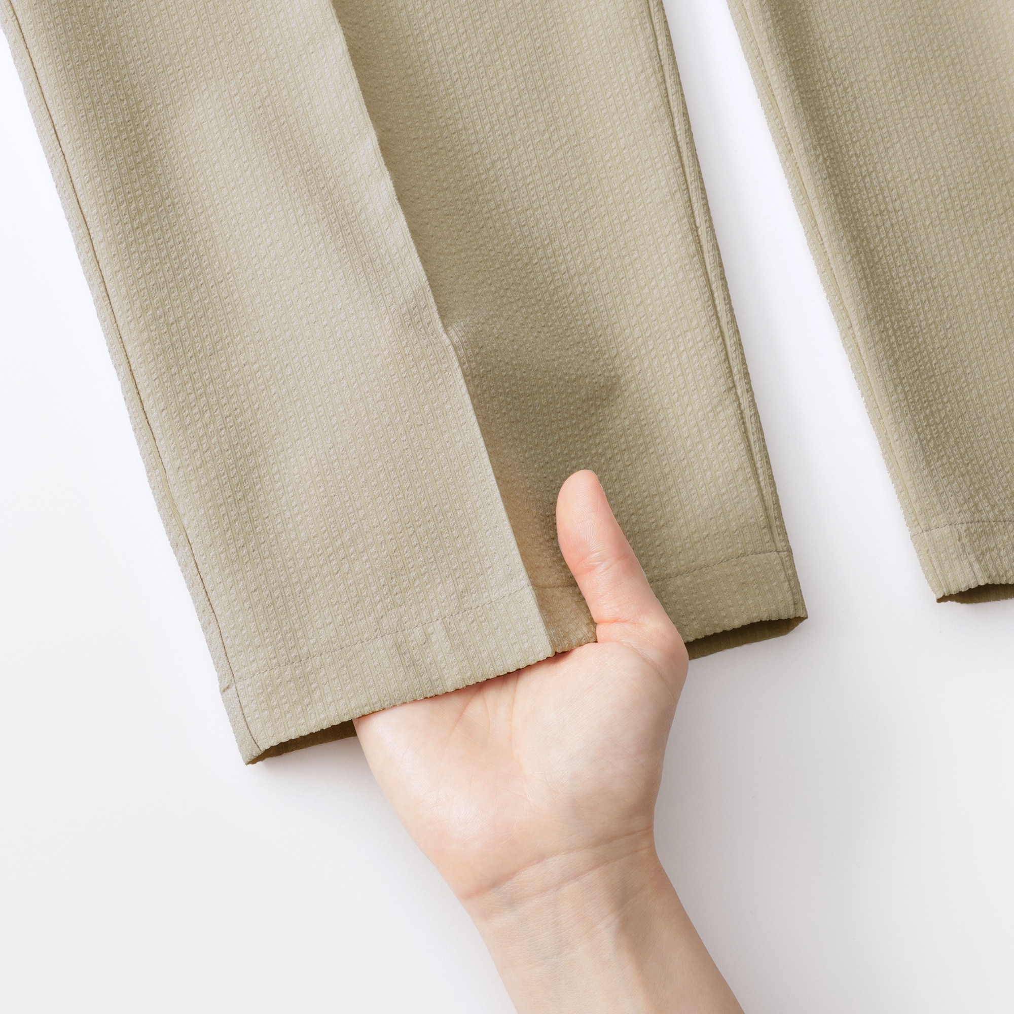 婦人　風を通す　ストレッチサッカーイージーテーパードパンツ