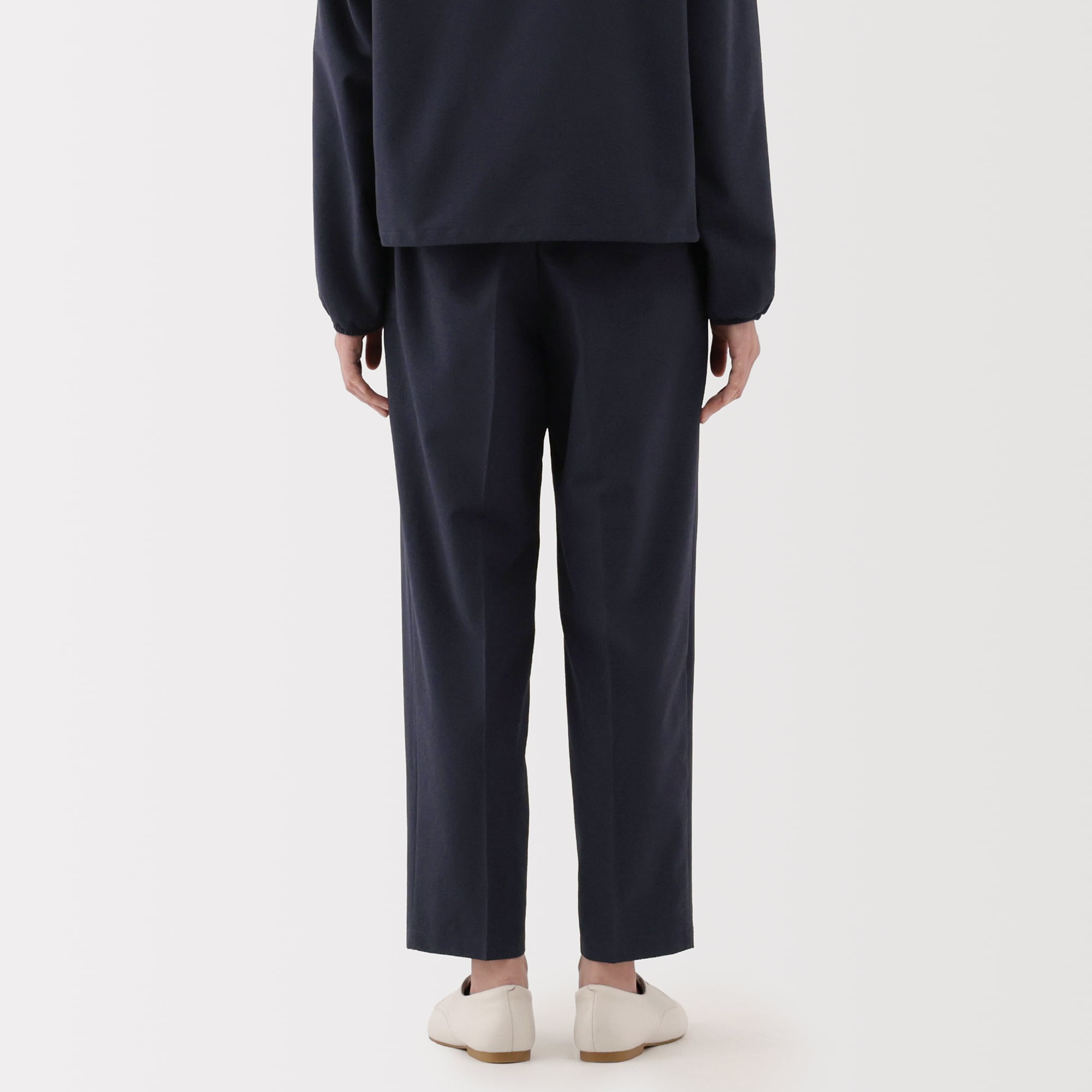 婦人　風を通す　ストレッチサッカーイージーテーパードパンツ