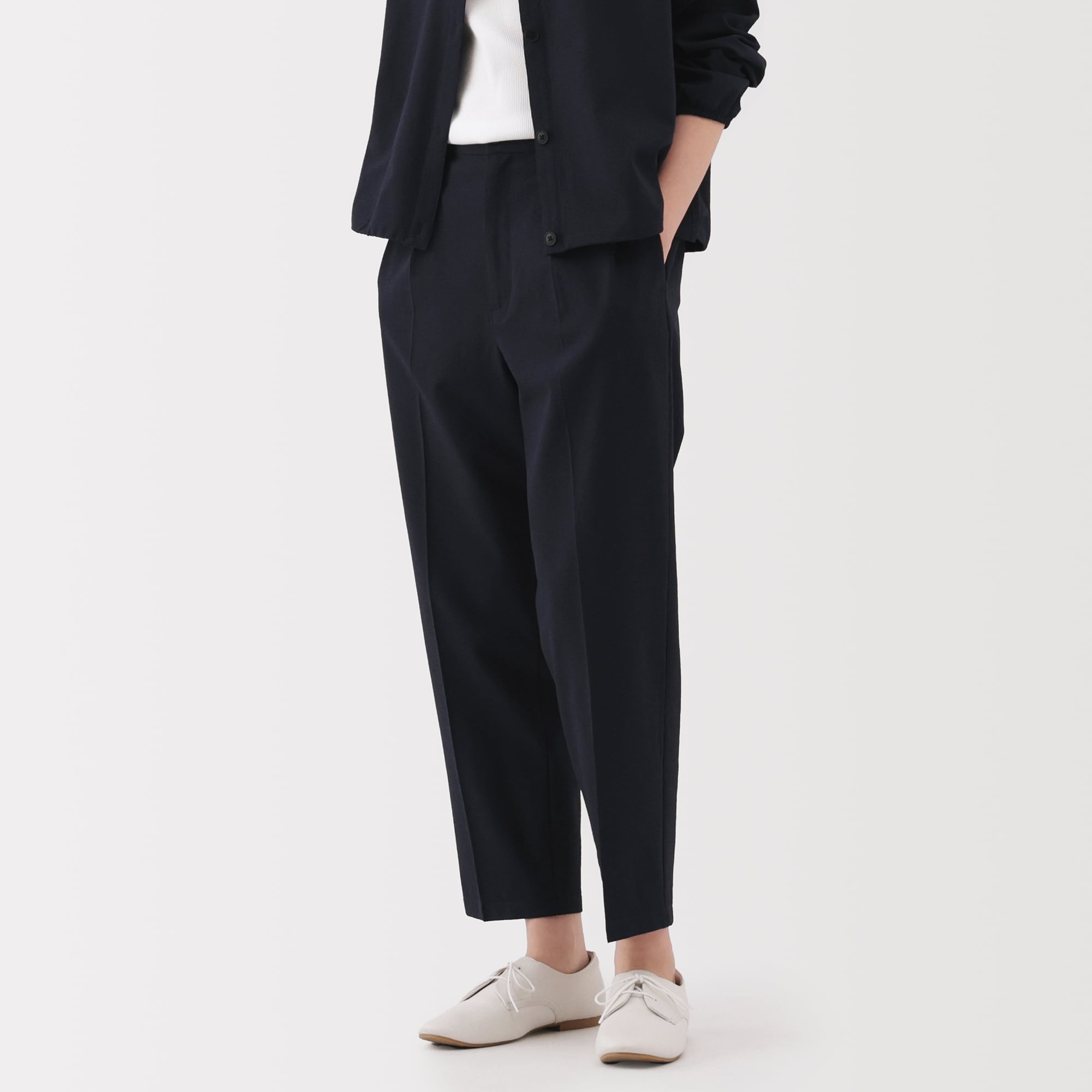 婦人　風を通す　ストレッチサッカーイージーテーパードパンツ