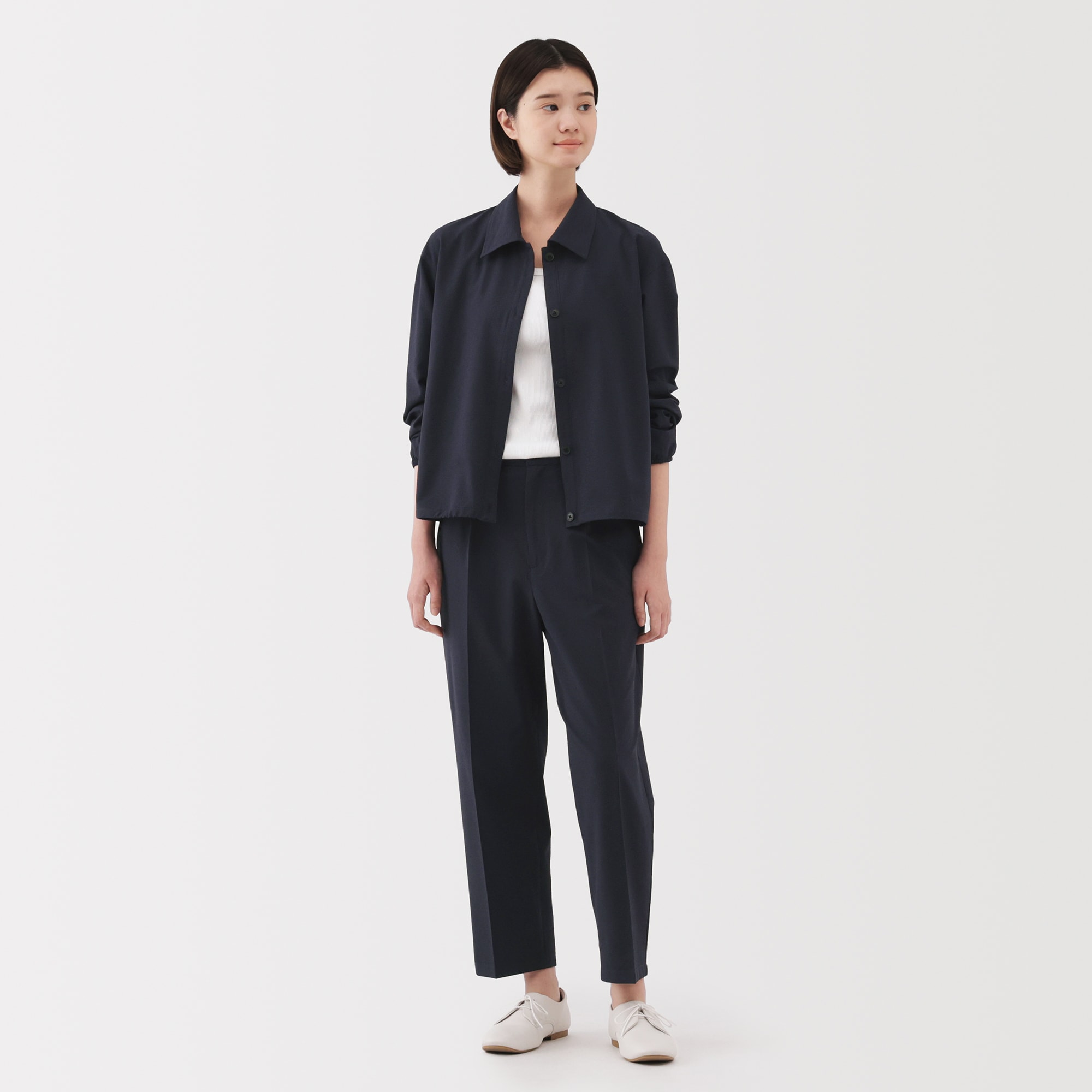 婦人　風を通す　ストレッチサッカーイージーテーパードパンツ