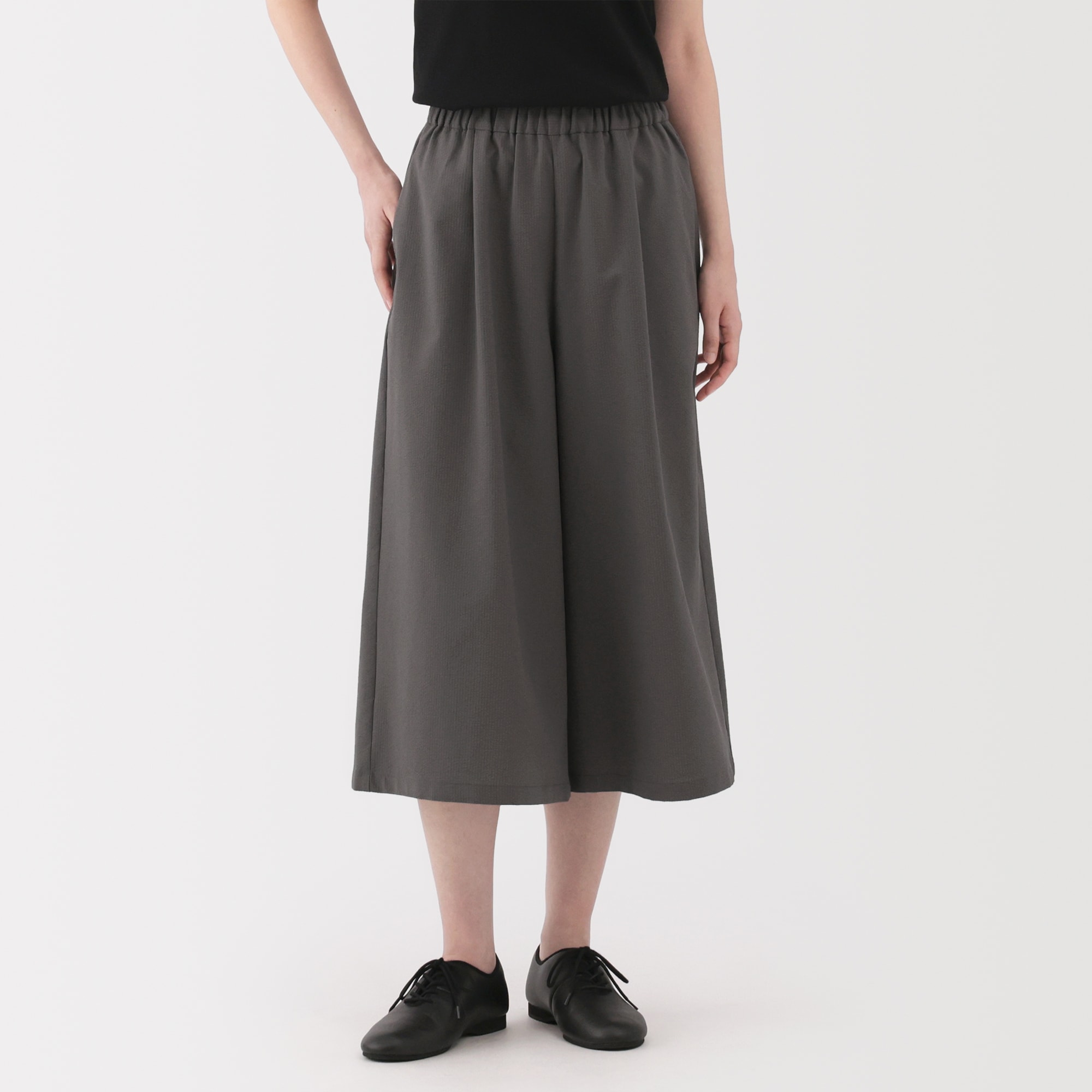 婦人　風を通す　ストレッチサッカーイージークロップドパンツ