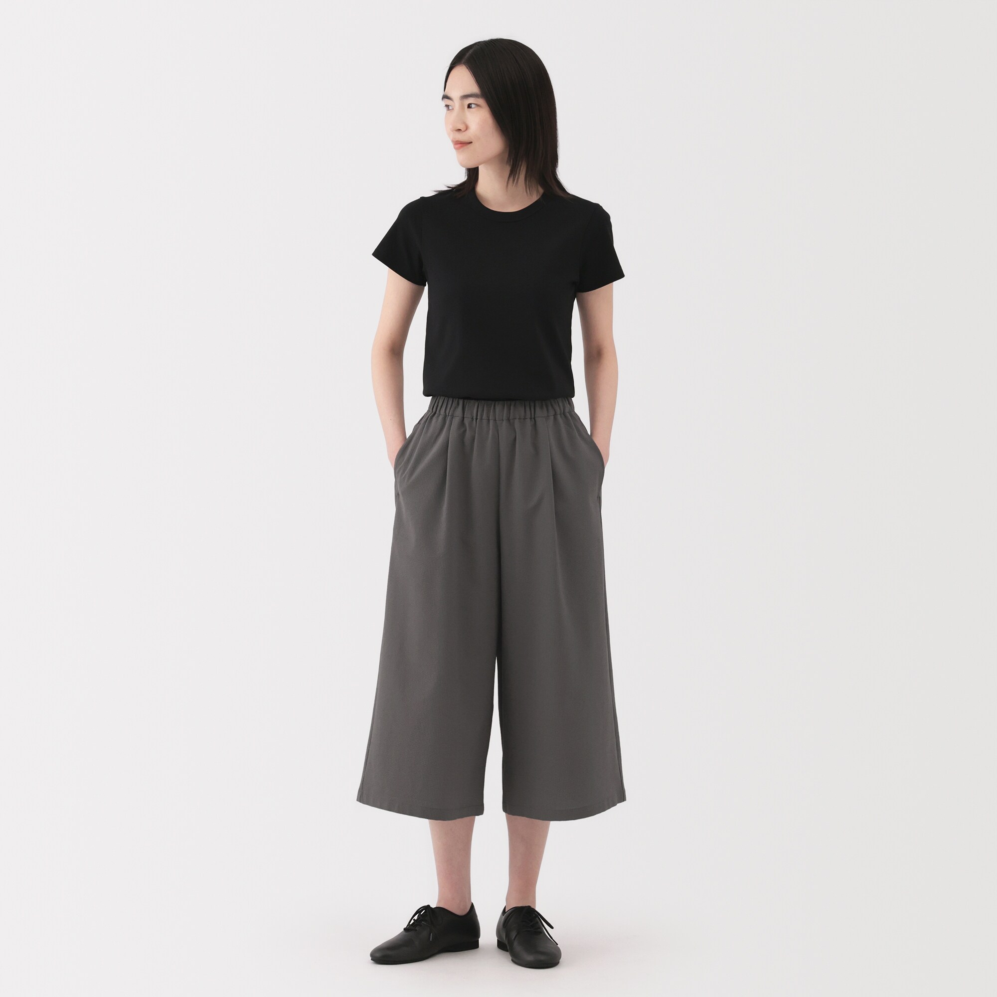 婦人　風を通す　ストレッチサッカーイージークロップドパンツ