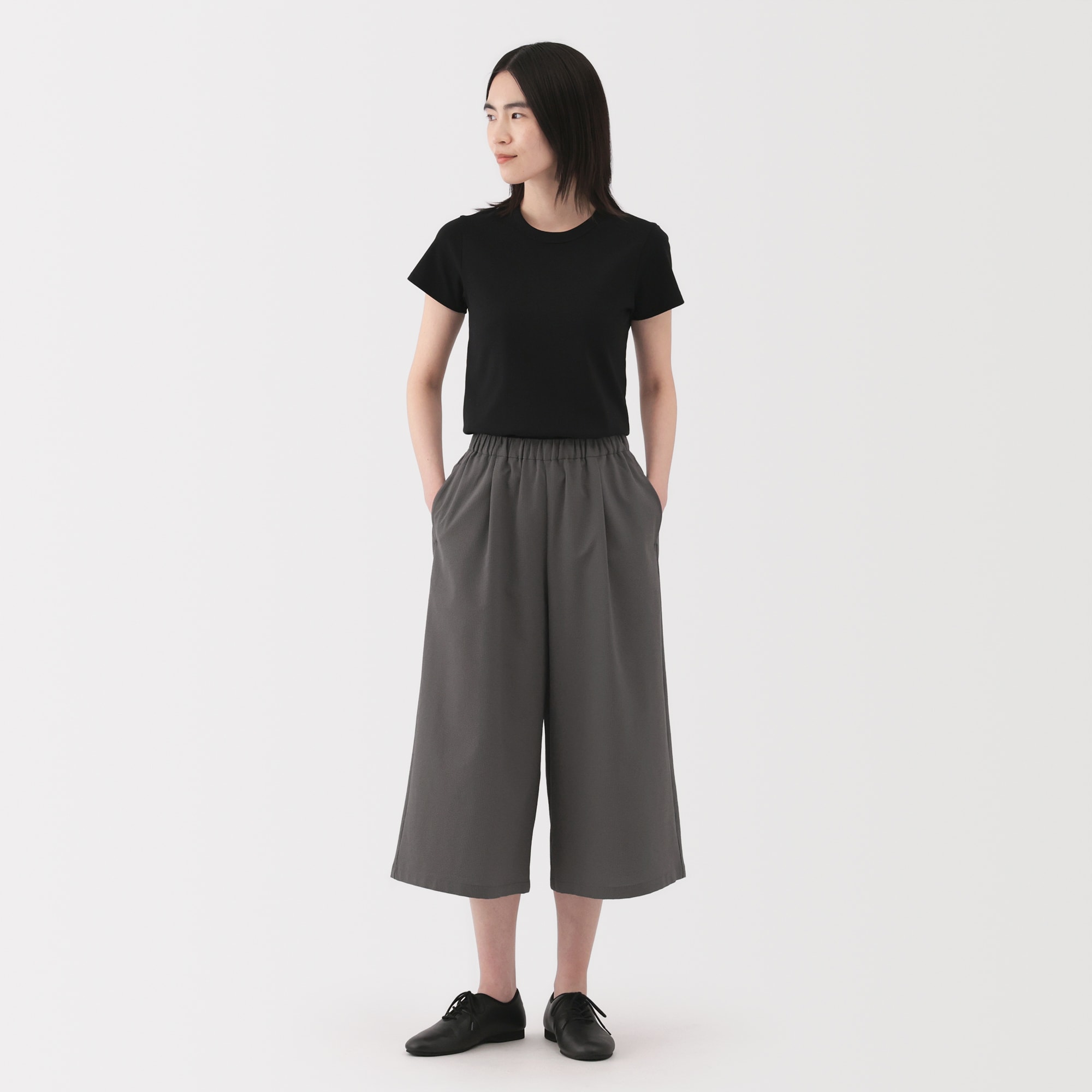 婦人　風を通す　ストレッチサッカーイージークロップドパンツ