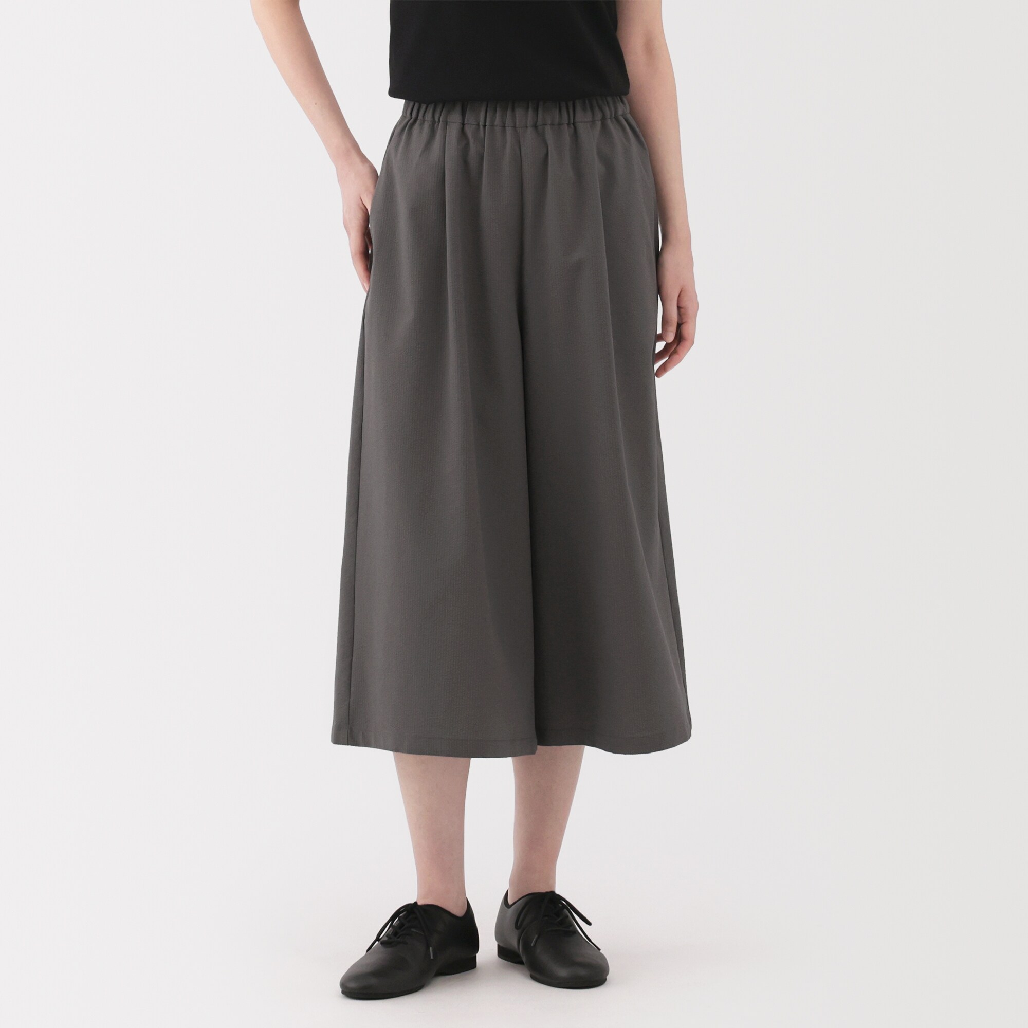 婦人　風を通す　ストレッチサッカーイージークロップドパンツ