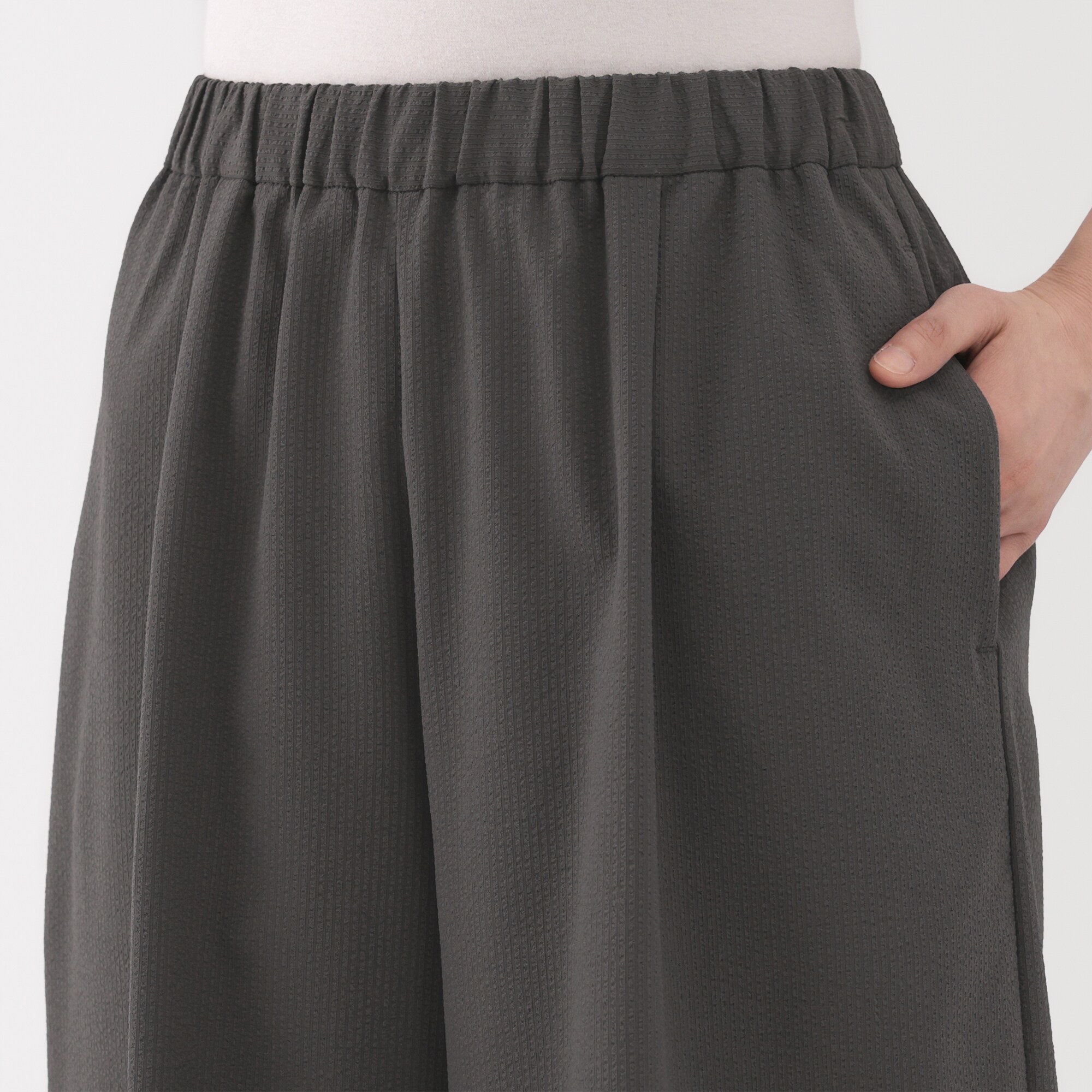 婦人　風を通す　ストレッチサッカーイージークロップドパンツ