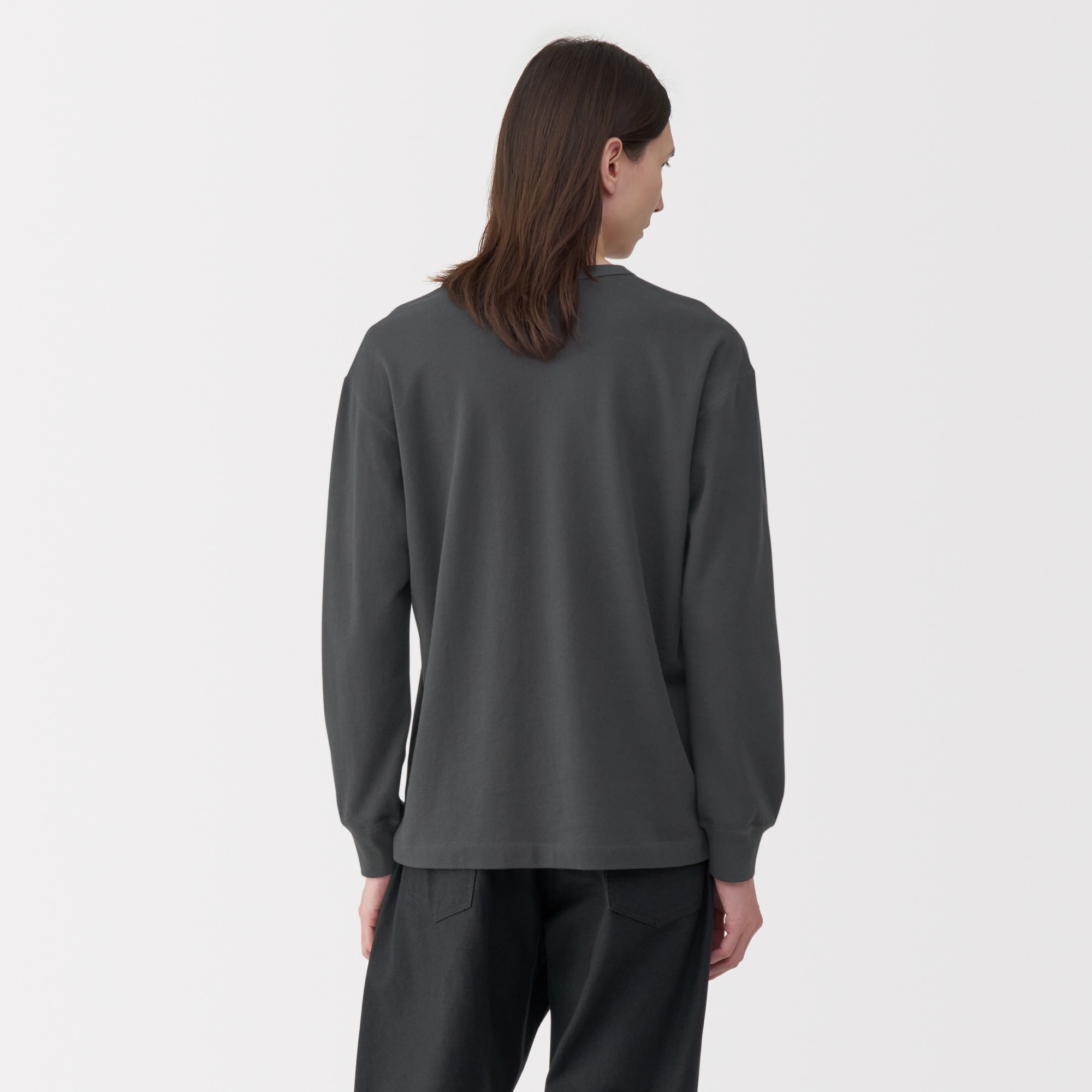 昔ながらの製法で編み立てたミニ裏毛クルーネック長袖Ｔシャツチャコールグレー M 紳士 昔ながらの製法で編み立てた天竺クルーネック長袖Tシャツ