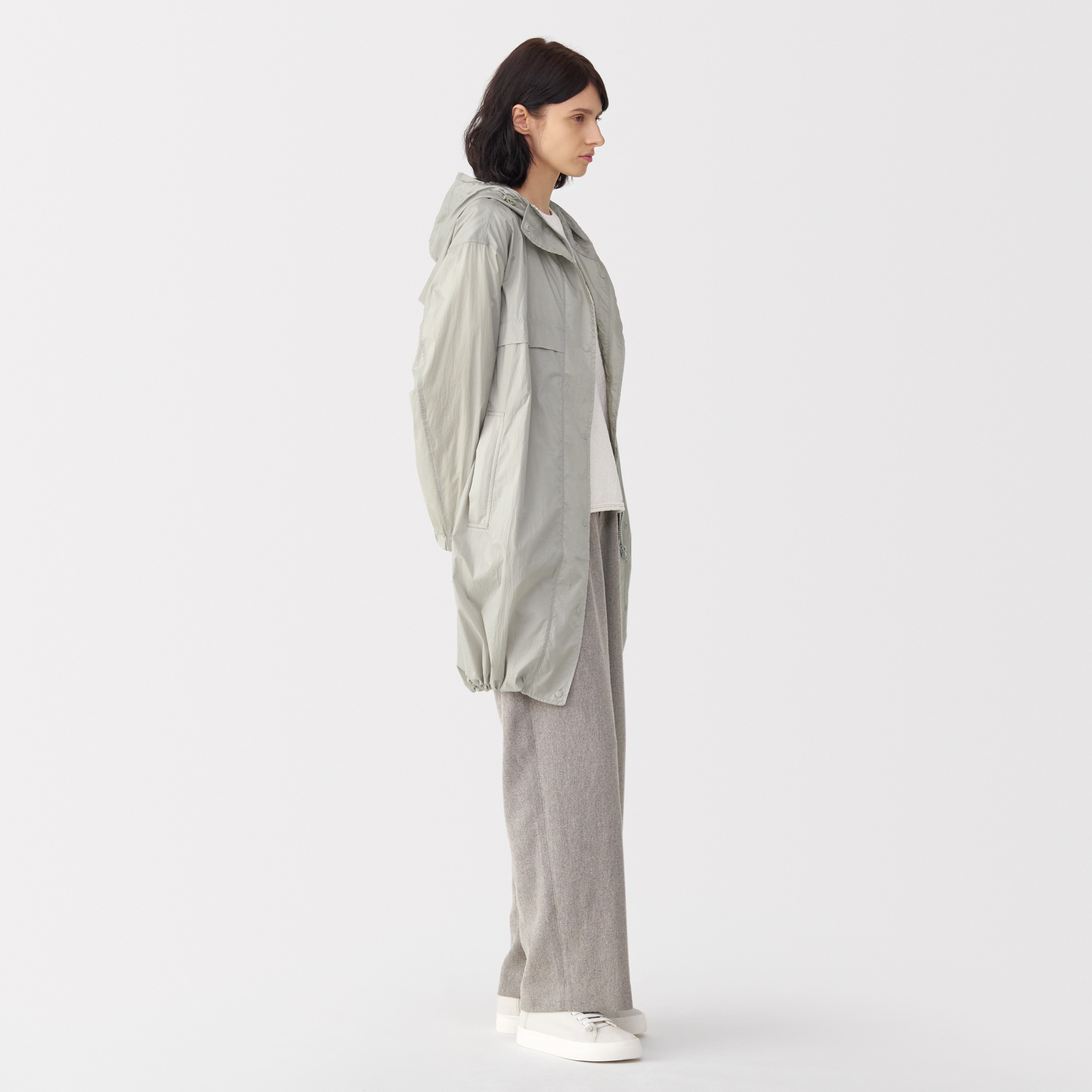 婦人　軽量撥水ナイロンフード付きコート