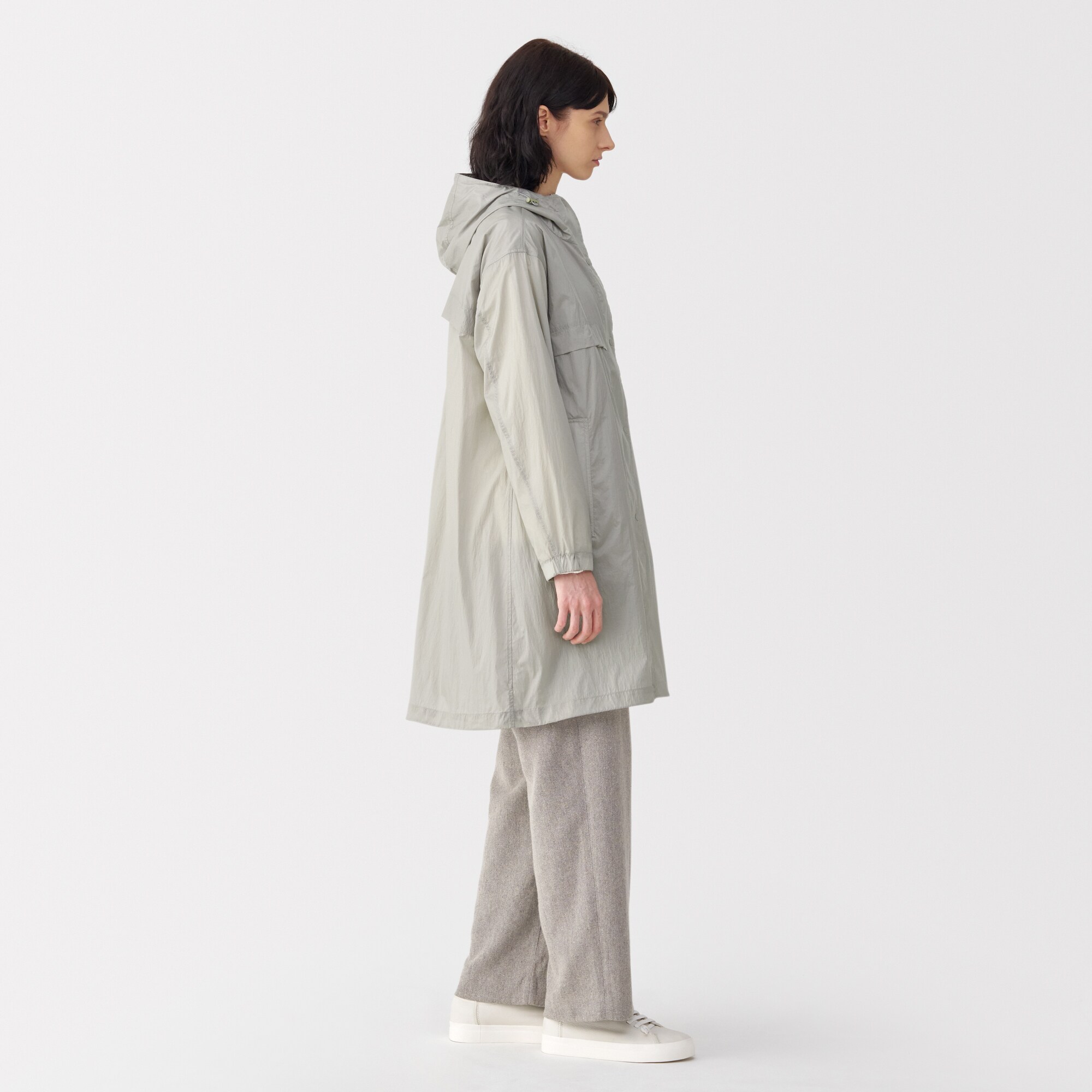 婦人　軽量撥水ナイロンフード付きコート