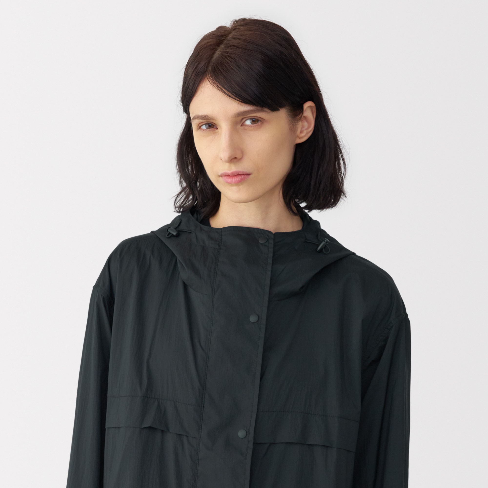 婦人　軽量撥水ナイロンフード付きコート