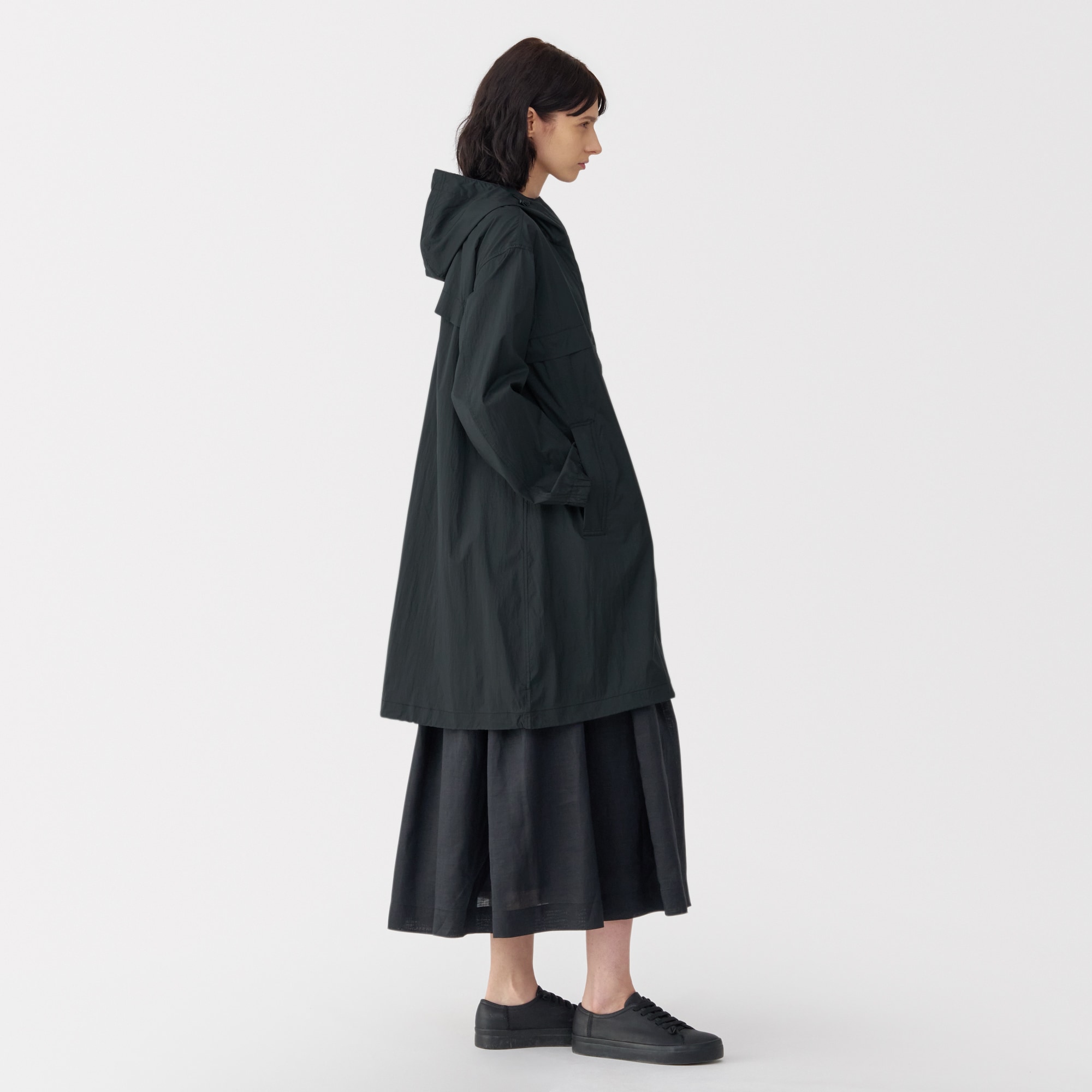 婦人　軽量撥水ナイロンフード付きコート