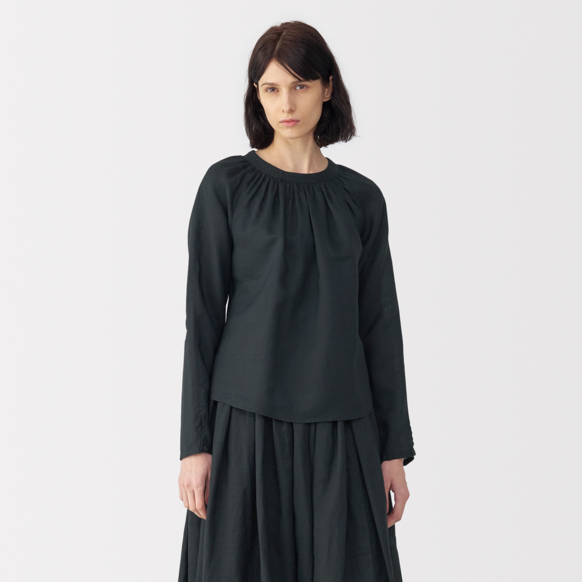 婦人　ラミーギャザーブラウス