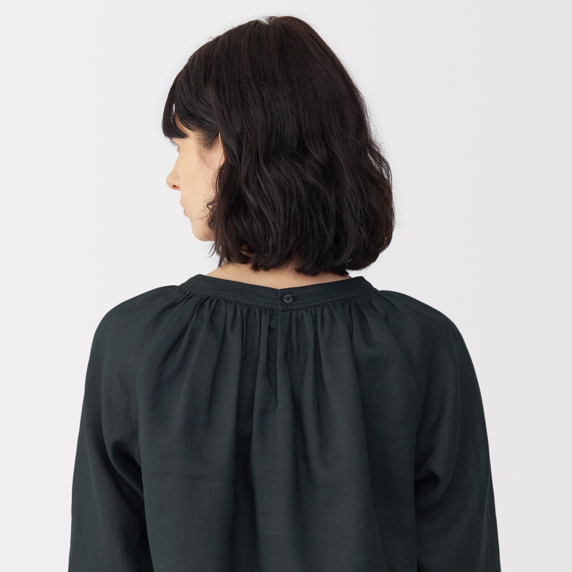 婦人　ラミーギャザーブラウス