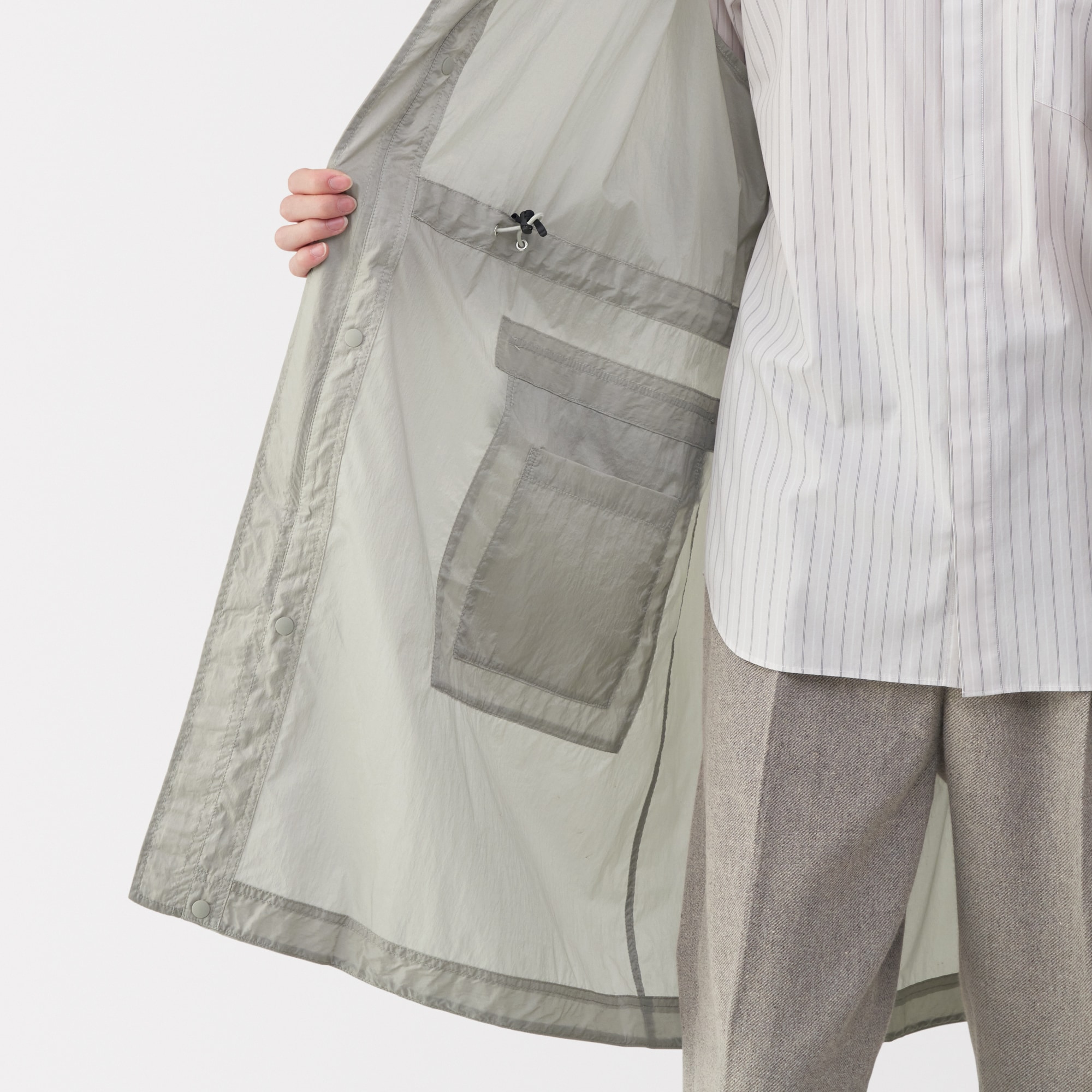 紳士　軽量撥水ナイロンフード付きコート