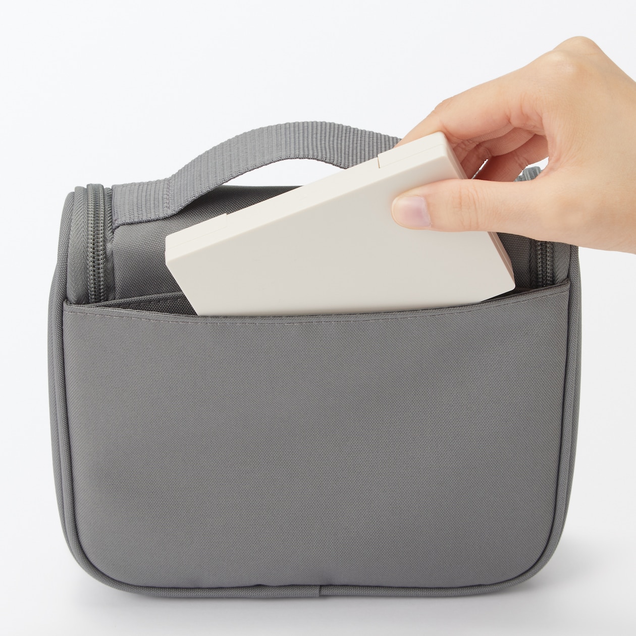 ポリエステル　吊るして使える洗面用具ケース