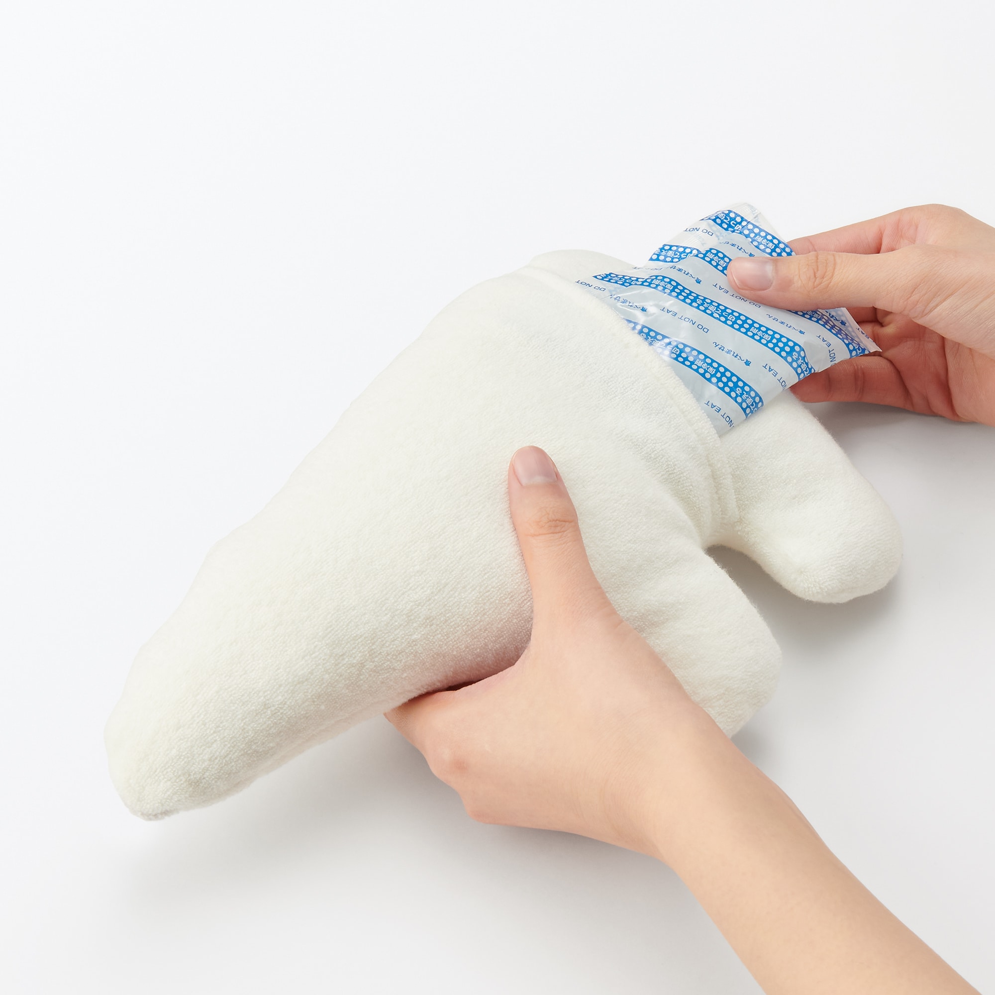 ポケット付き　動物クッション（ホッキョクグマ）