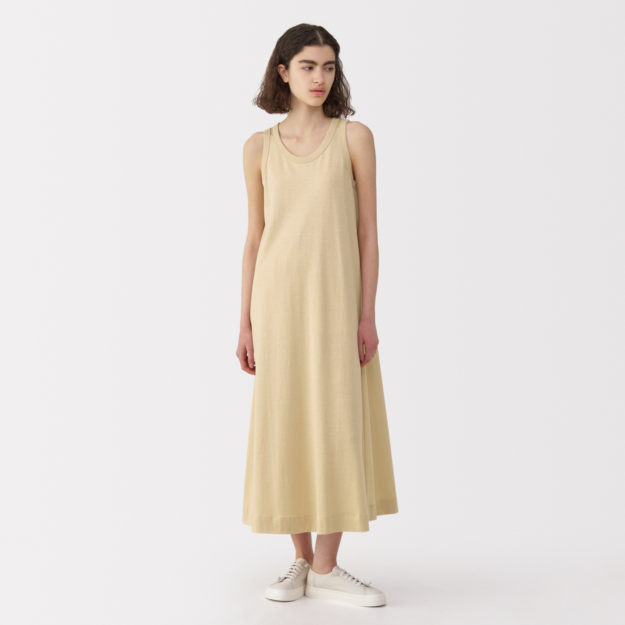 新品 今季MUJILabo無印良品 ラミーノースリーブタックワンピースMイエロー 婦人 リネン混ノースリーブワンピース | 無印良品