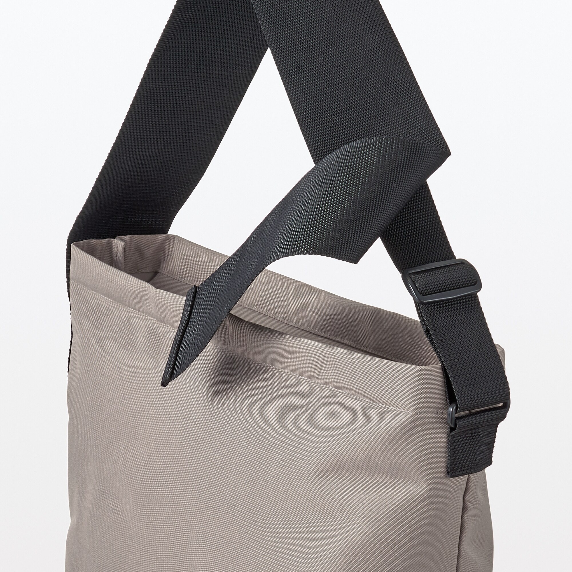 太ベルトスクエアショルダーバッグ