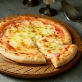 国産バジルソースのマルゲリータピザ