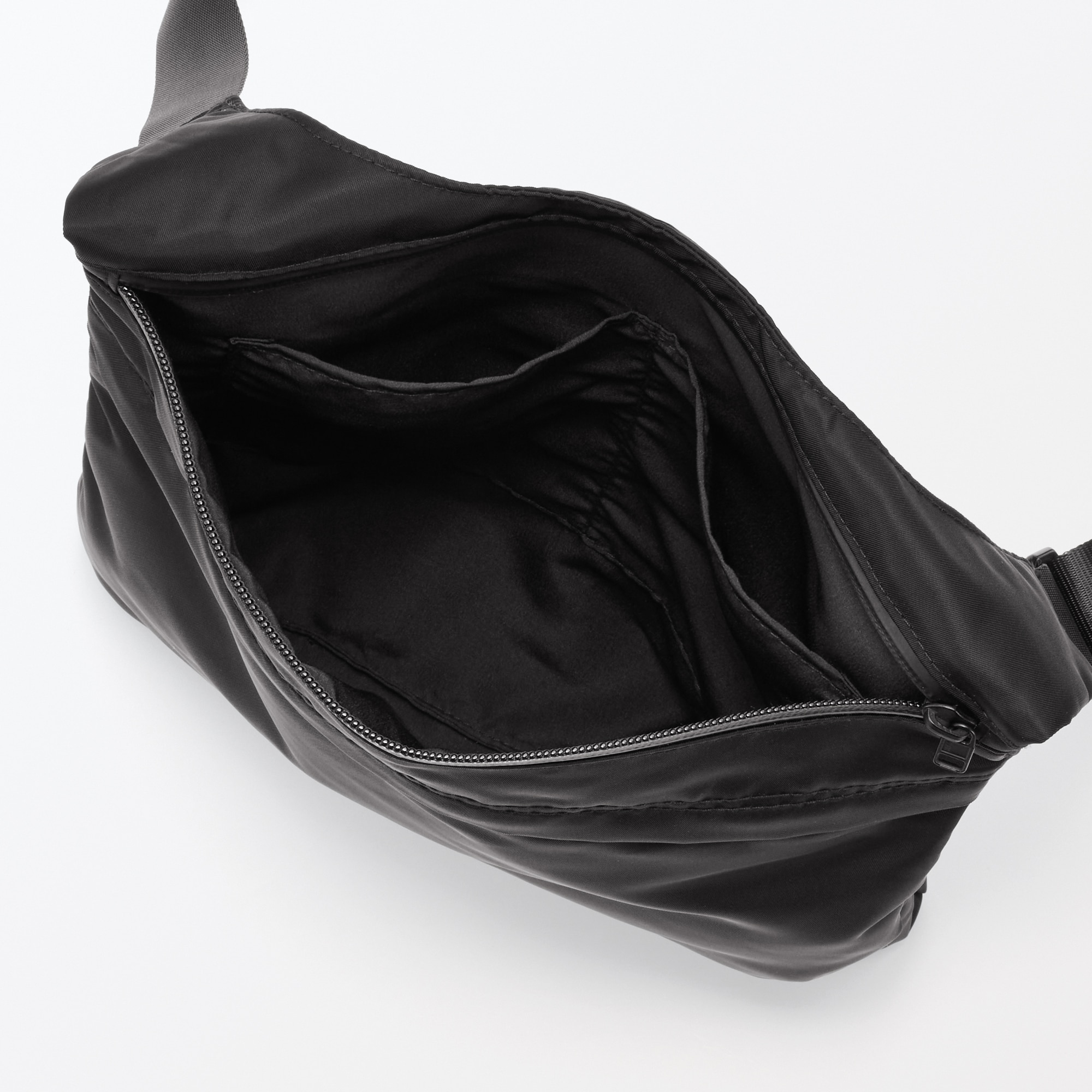 ナイロンショルダーバッグ