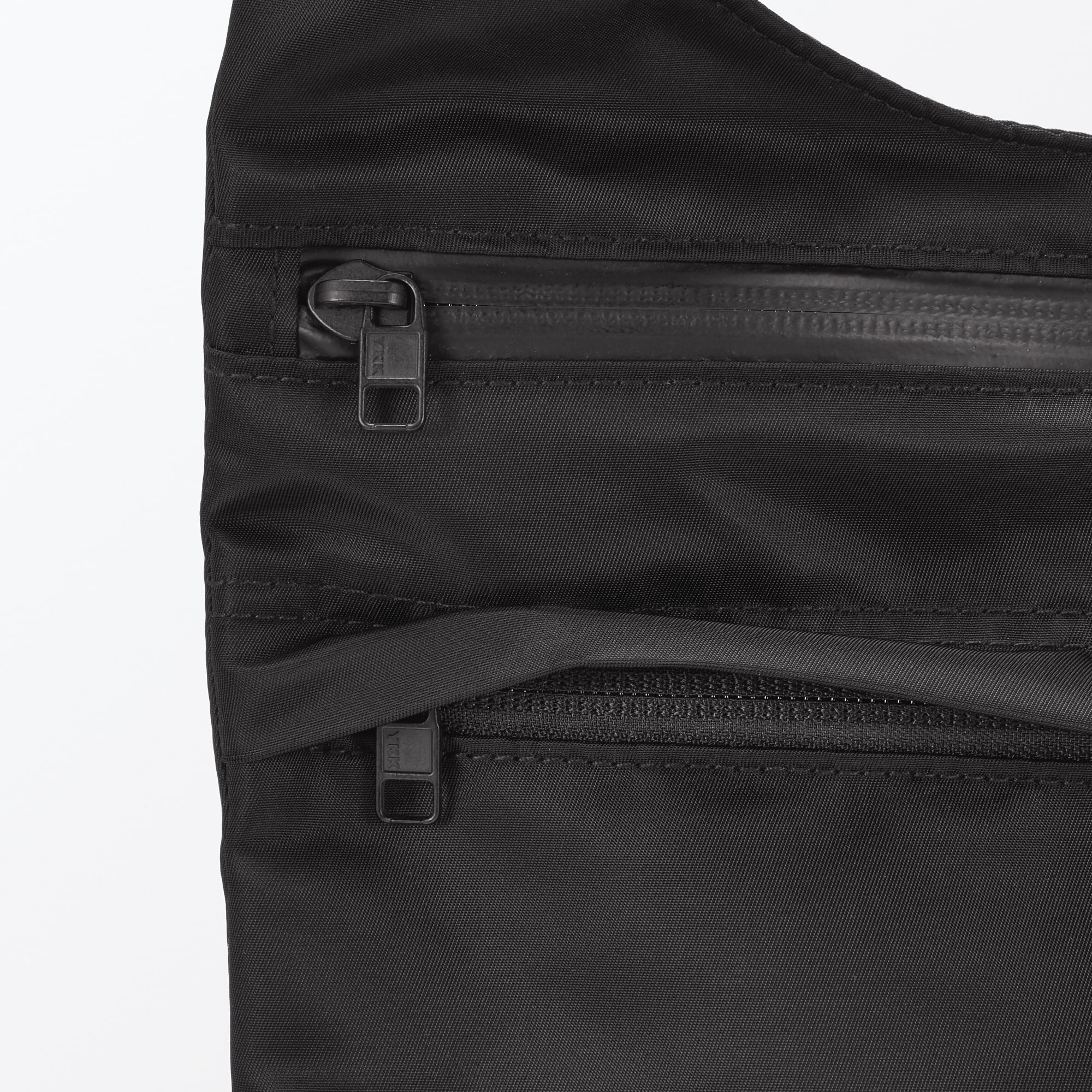 ナイロンショルダーバッグ