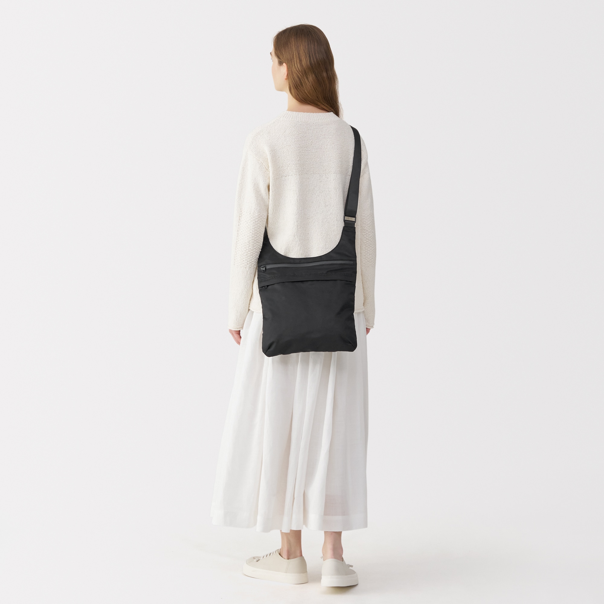 ナイロンショルダーバッグ