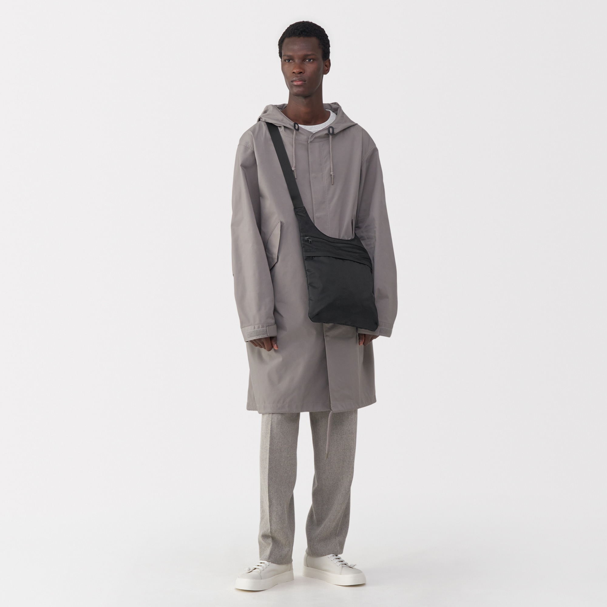 ナイロンショルダーバッグ