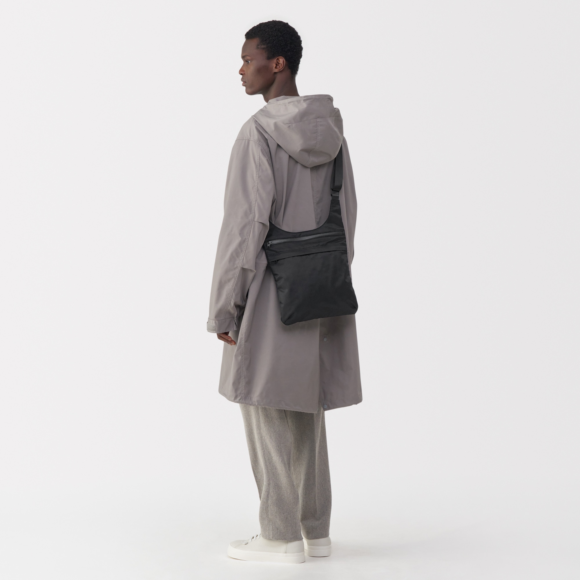 ナイロンショルダーバッグ