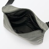 ナイロンショルダーバッグ