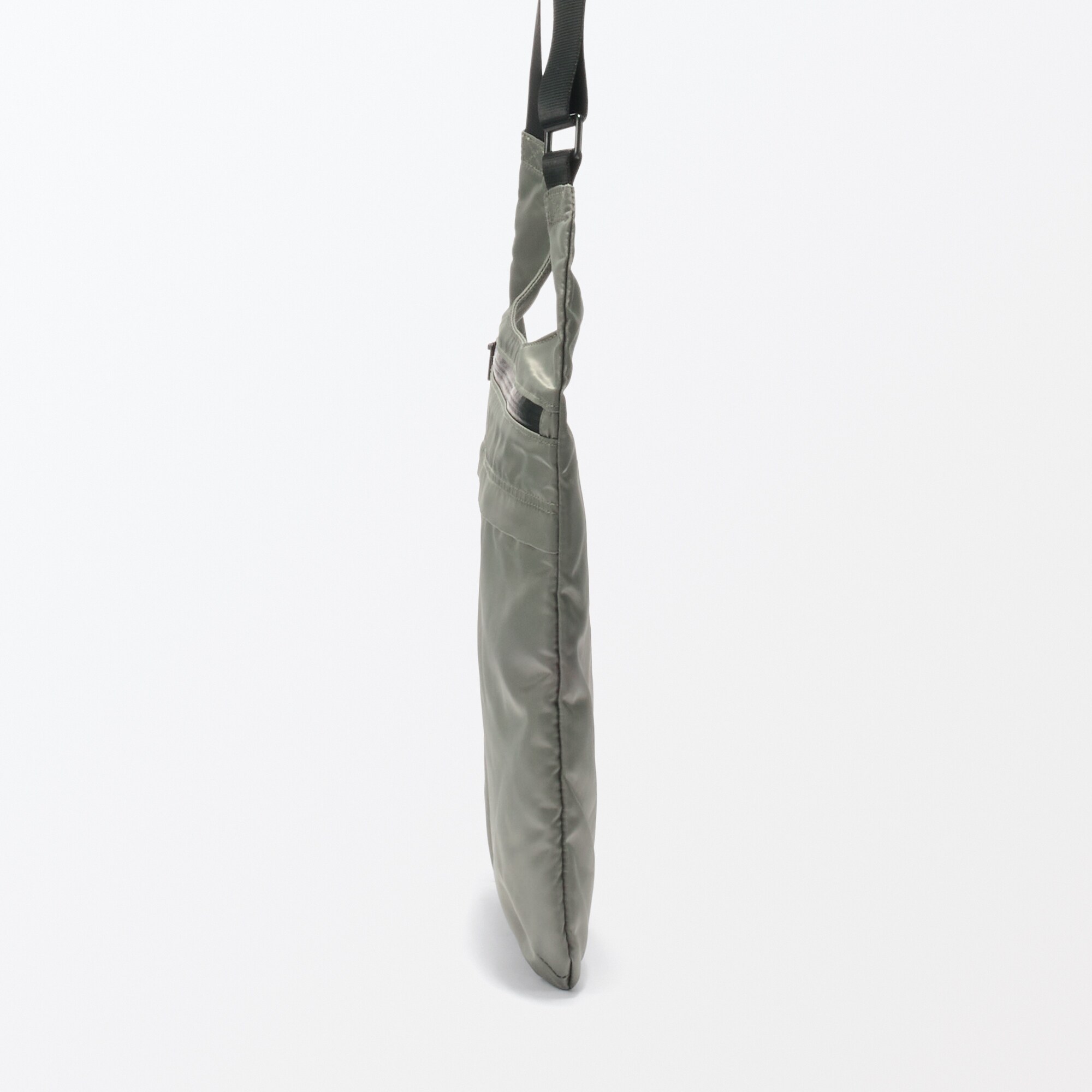 ナイロンショルダーバッグ