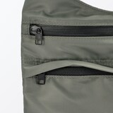 ナイロンショルダーバッグ