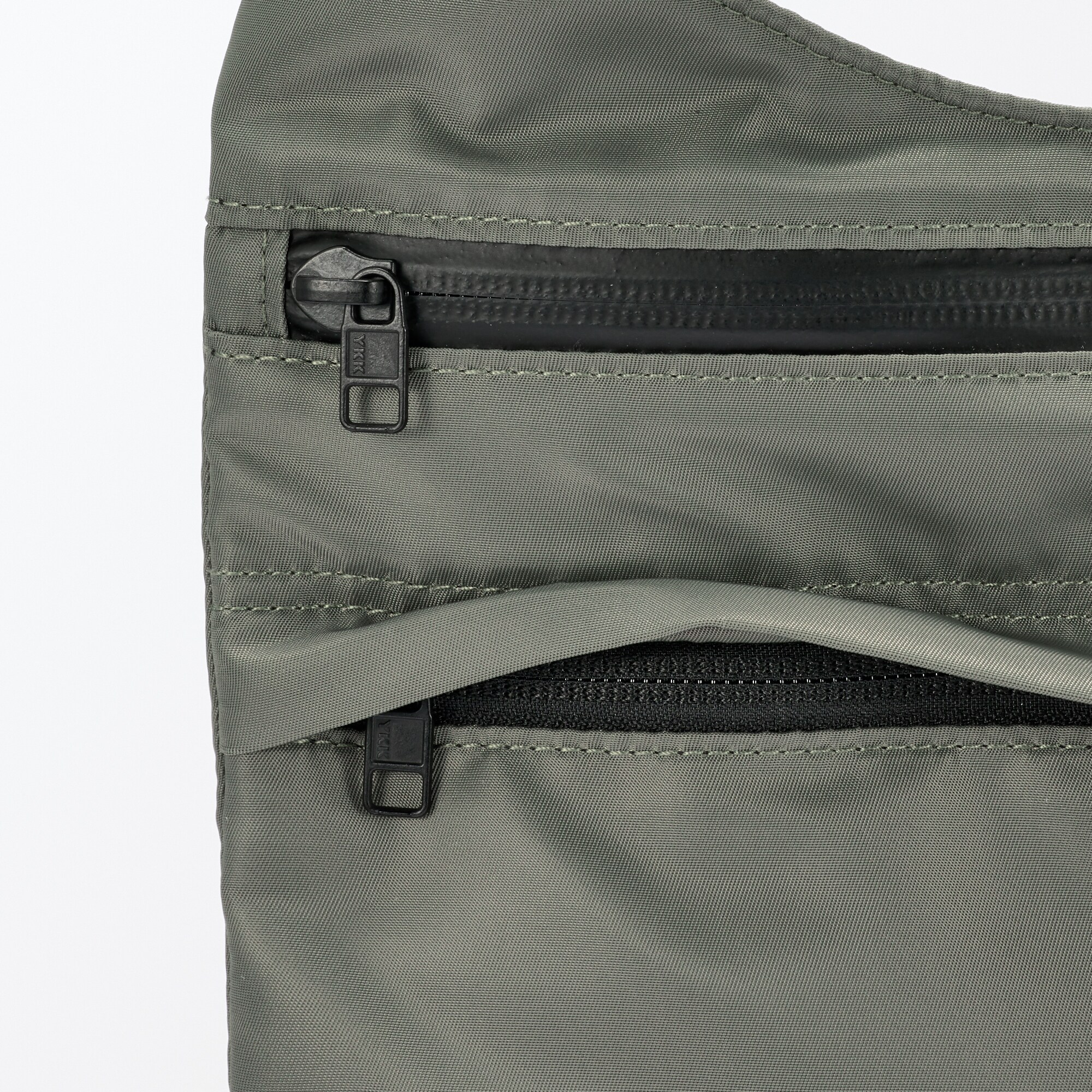 ナイロンショルダーバッグ