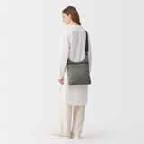 ナイロンショルダーバッグ