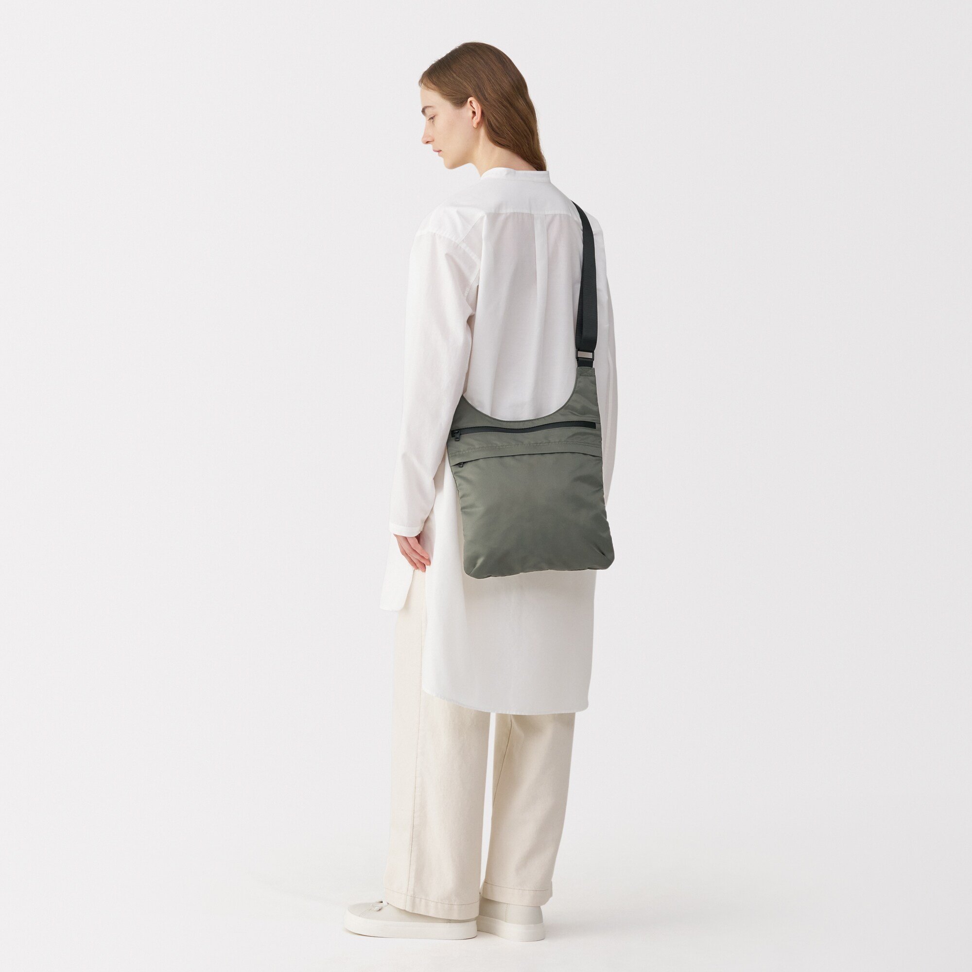 ナイロンショルダーバッグ