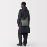 ナイロンショルダーバッグ