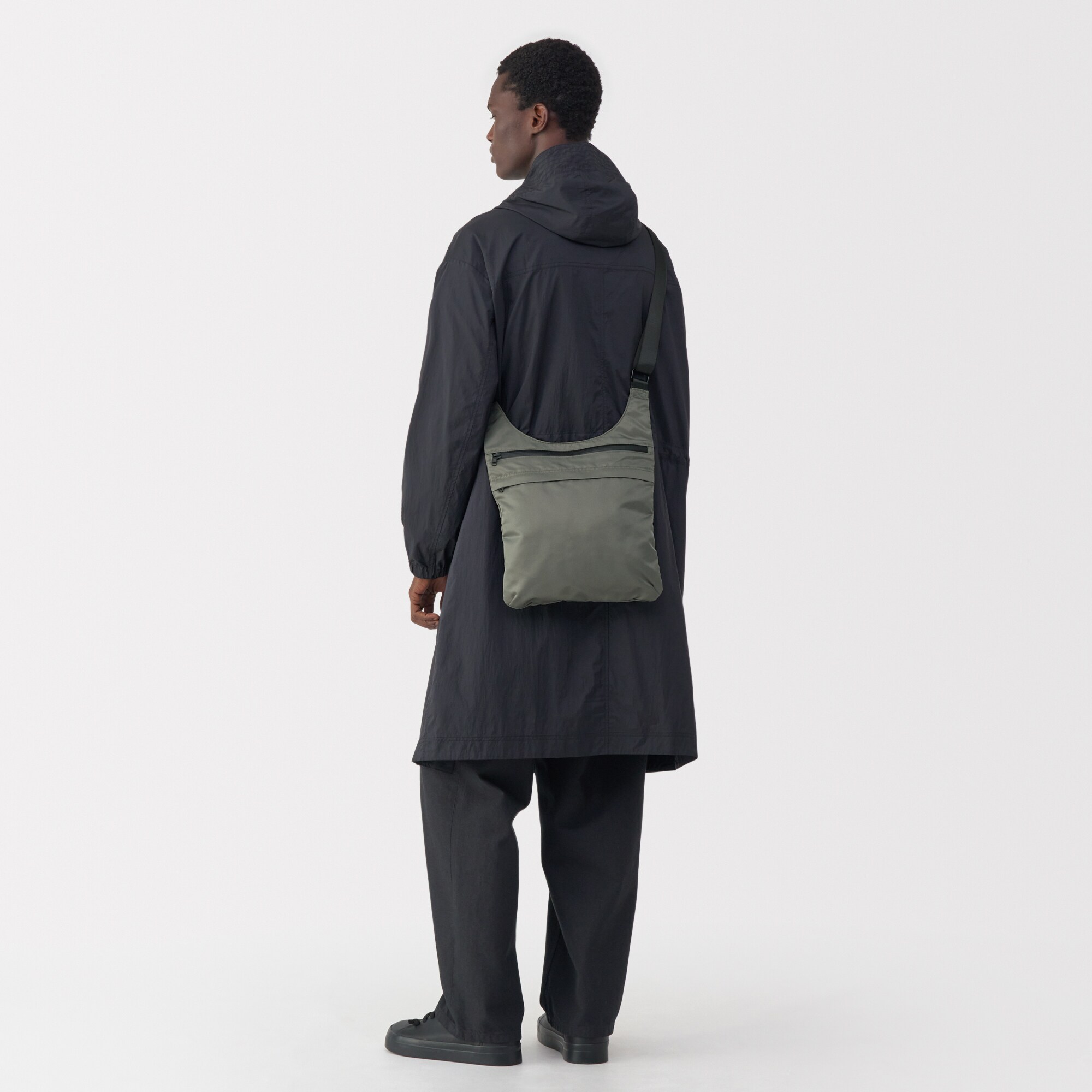 ナイロンショルダーバッグ