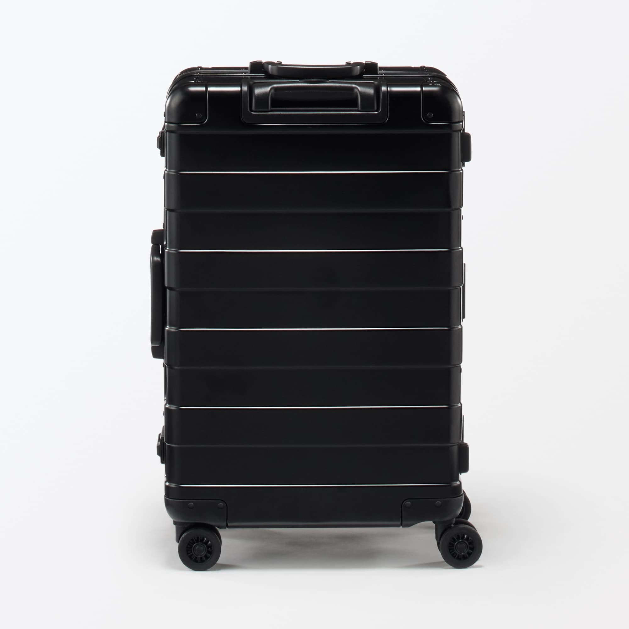 アルミハードキャリーケース６０リットル（黒）