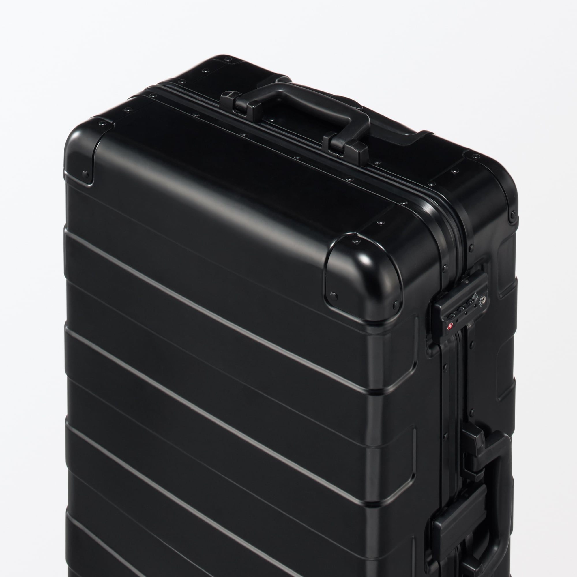 アルミハードキャリーケース６０リットル（黒）