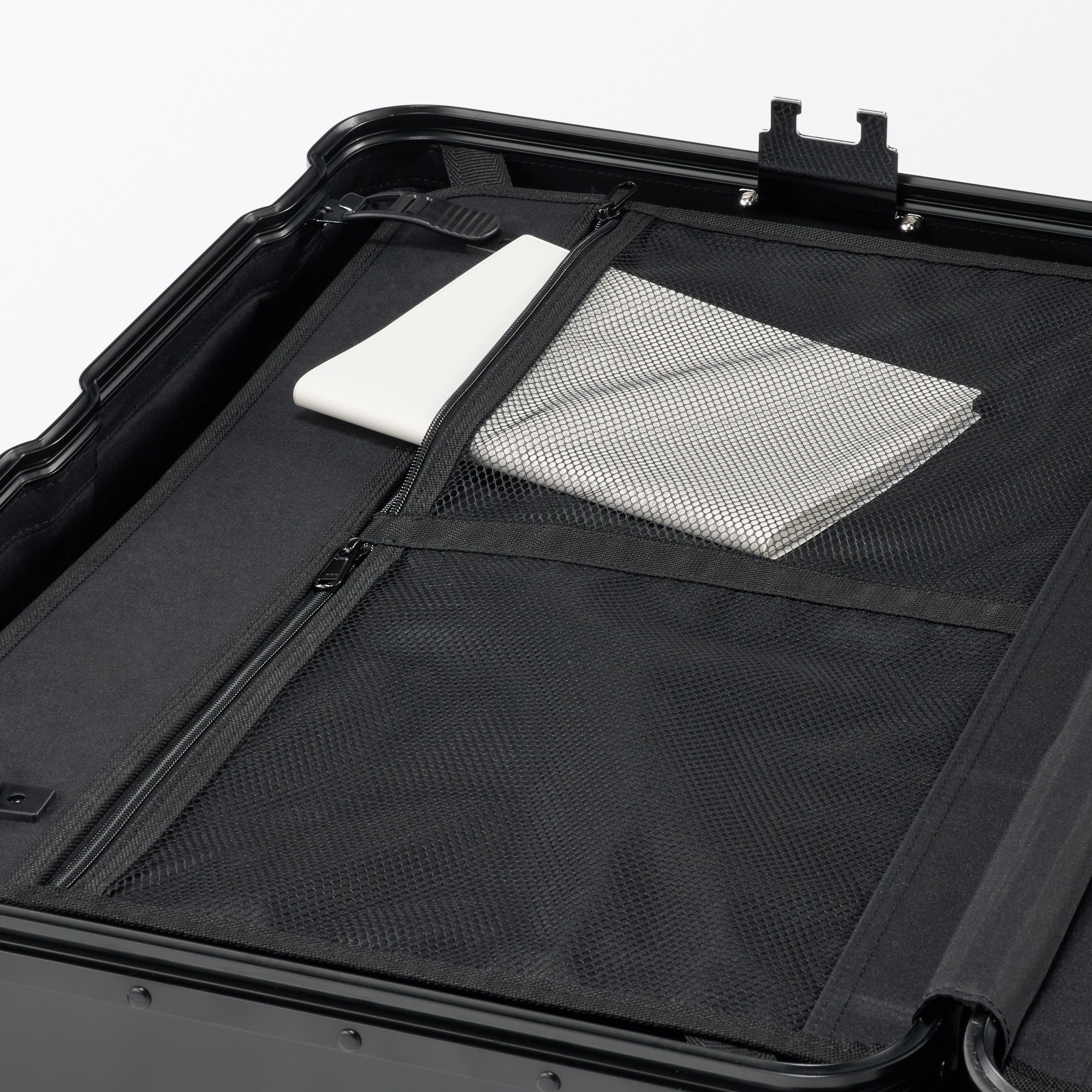 アルミハードキャリーケース６０リットル（黒）