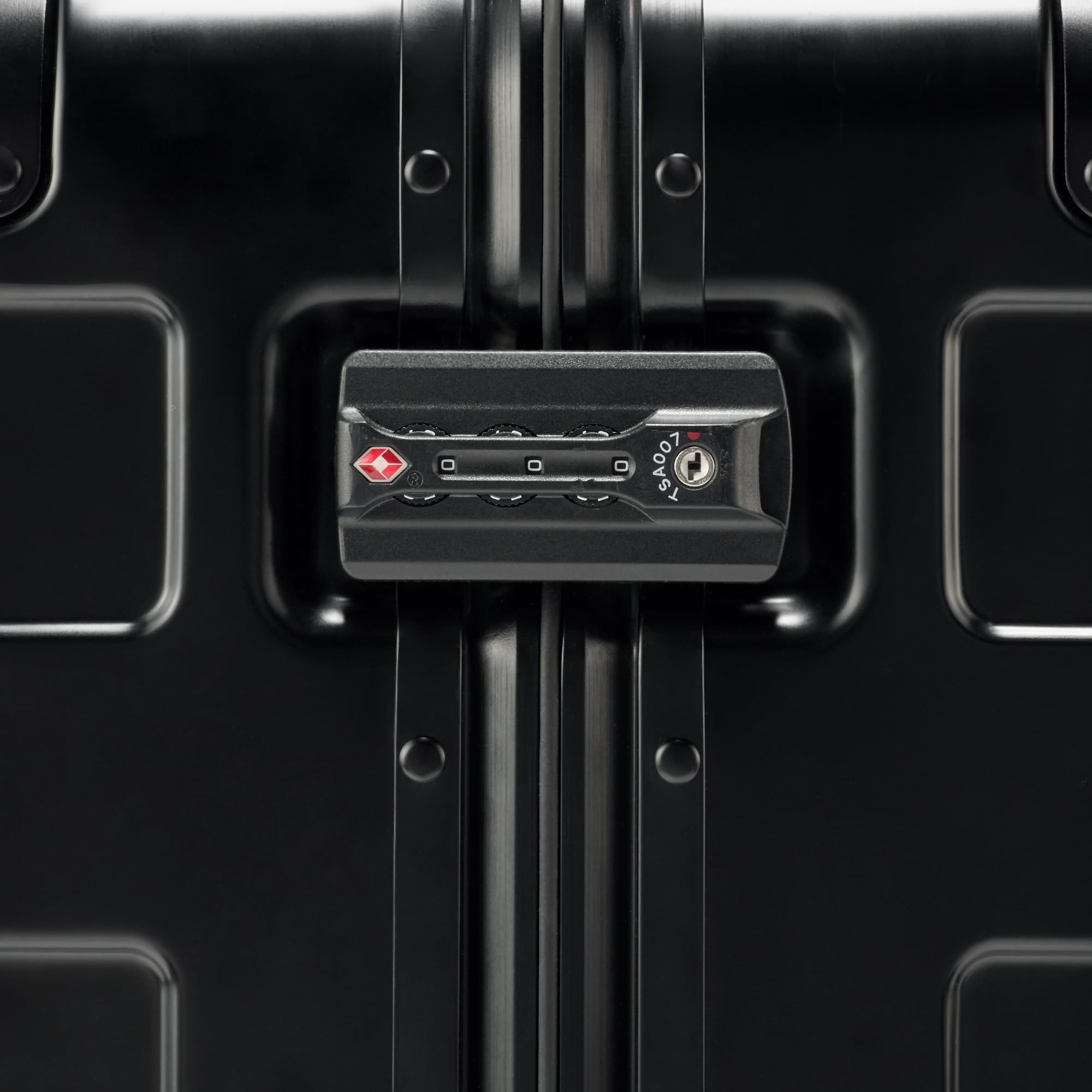 アルミハードキャリーケース６０リットル（黒）