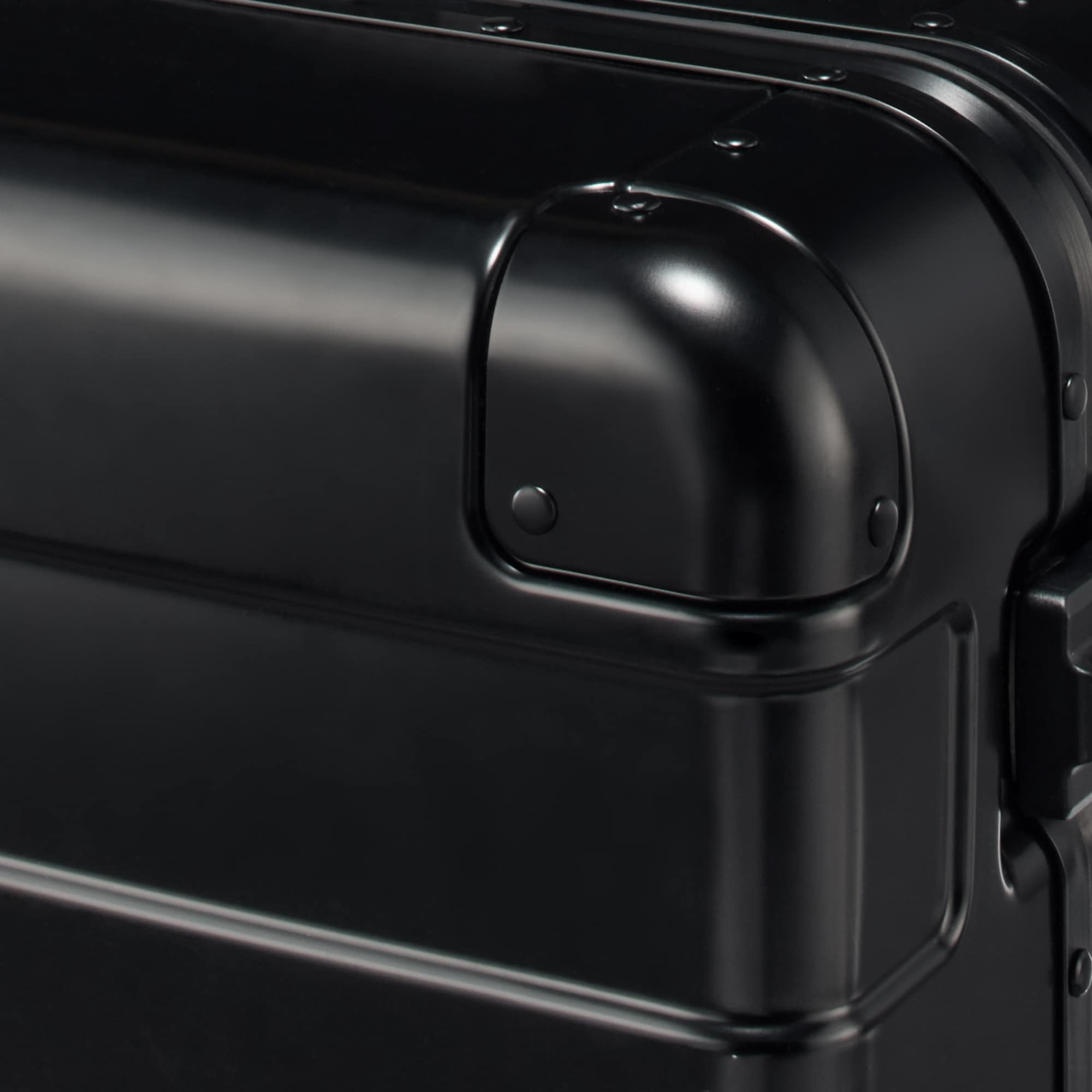 アルミハードキャリーケース６０リットル（黒）