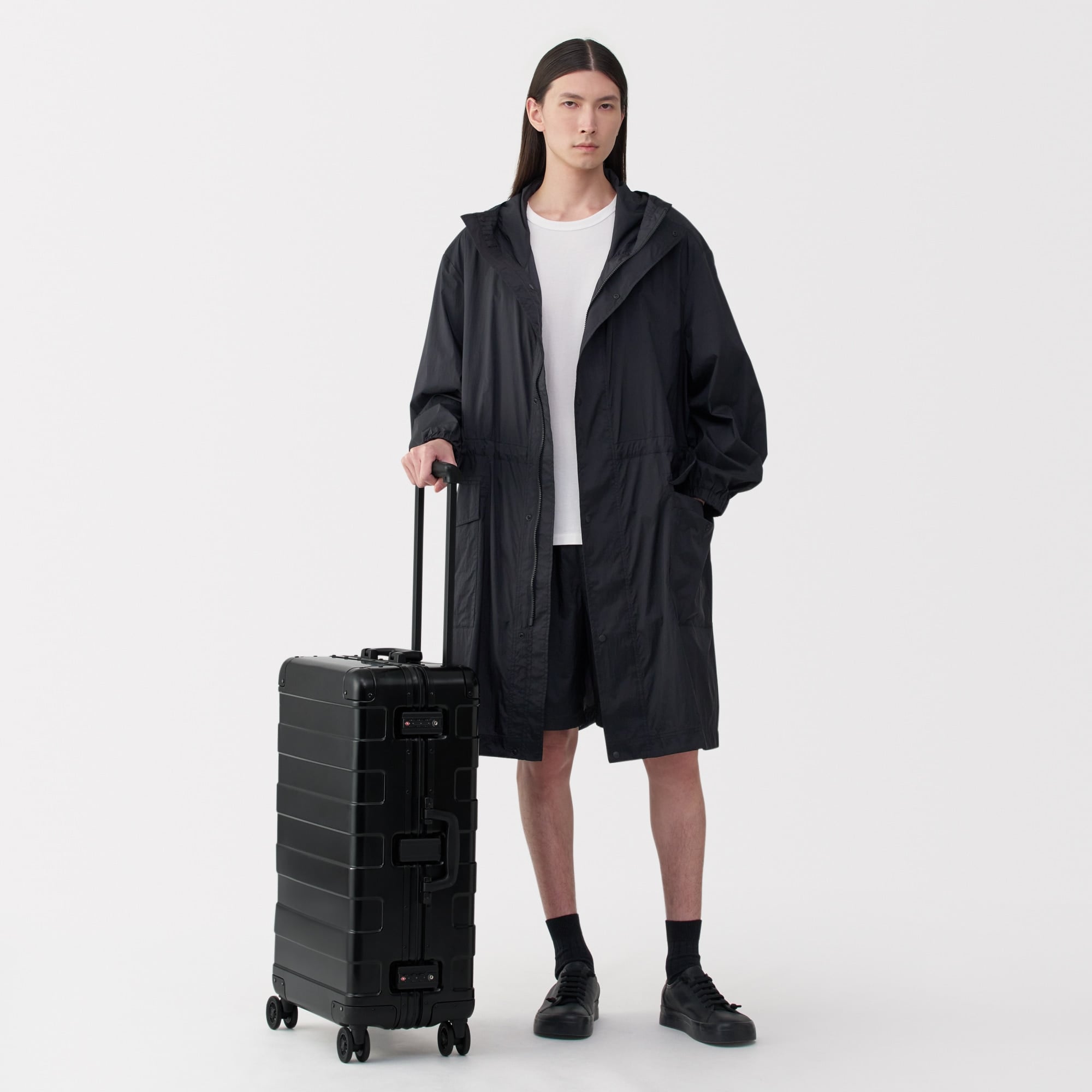 アルミハードキャリーケース６０リットル（黒）