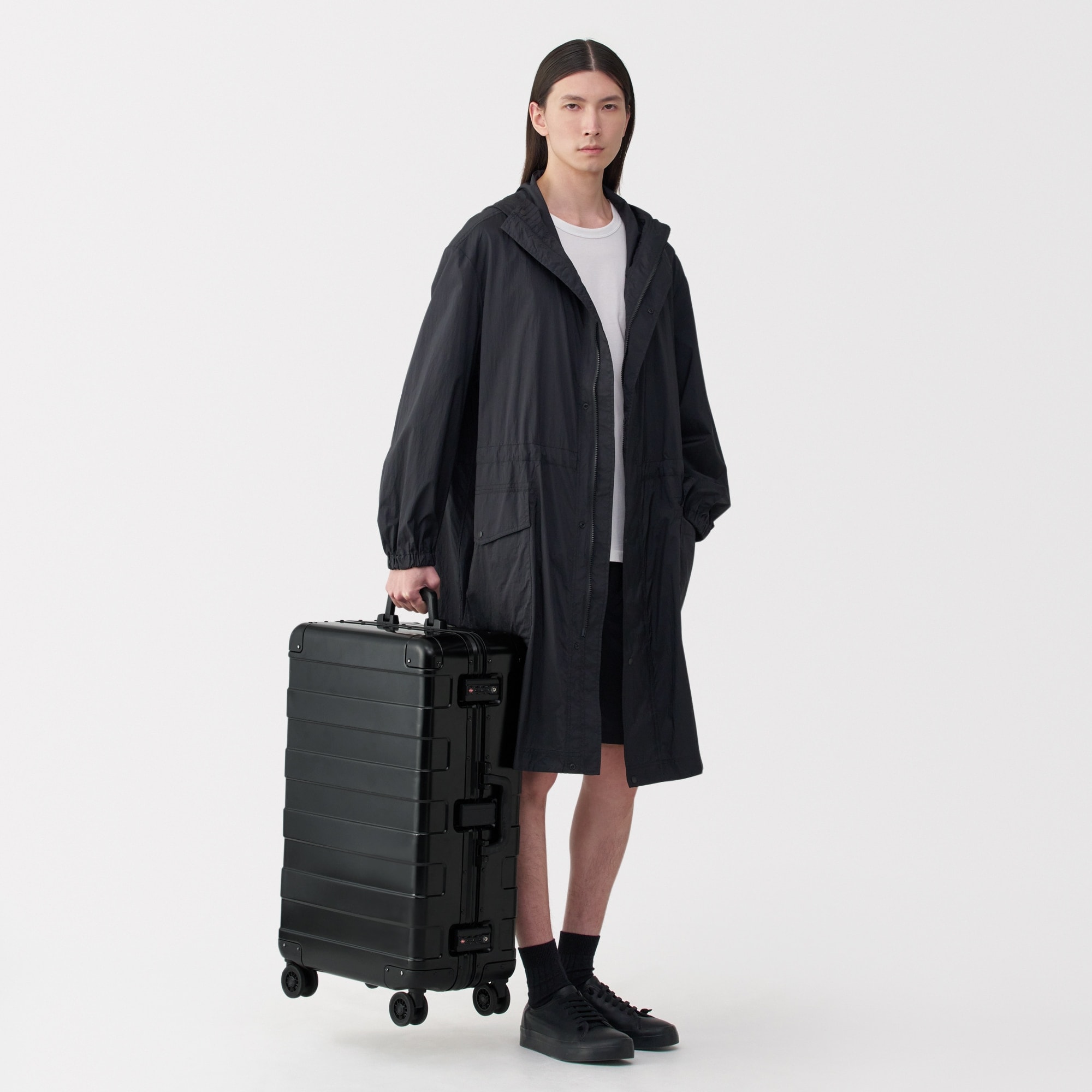 アルミハードキャリーケース６０リットル（黒）