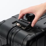 アルミハードキャリーケース３４リットル（黒）